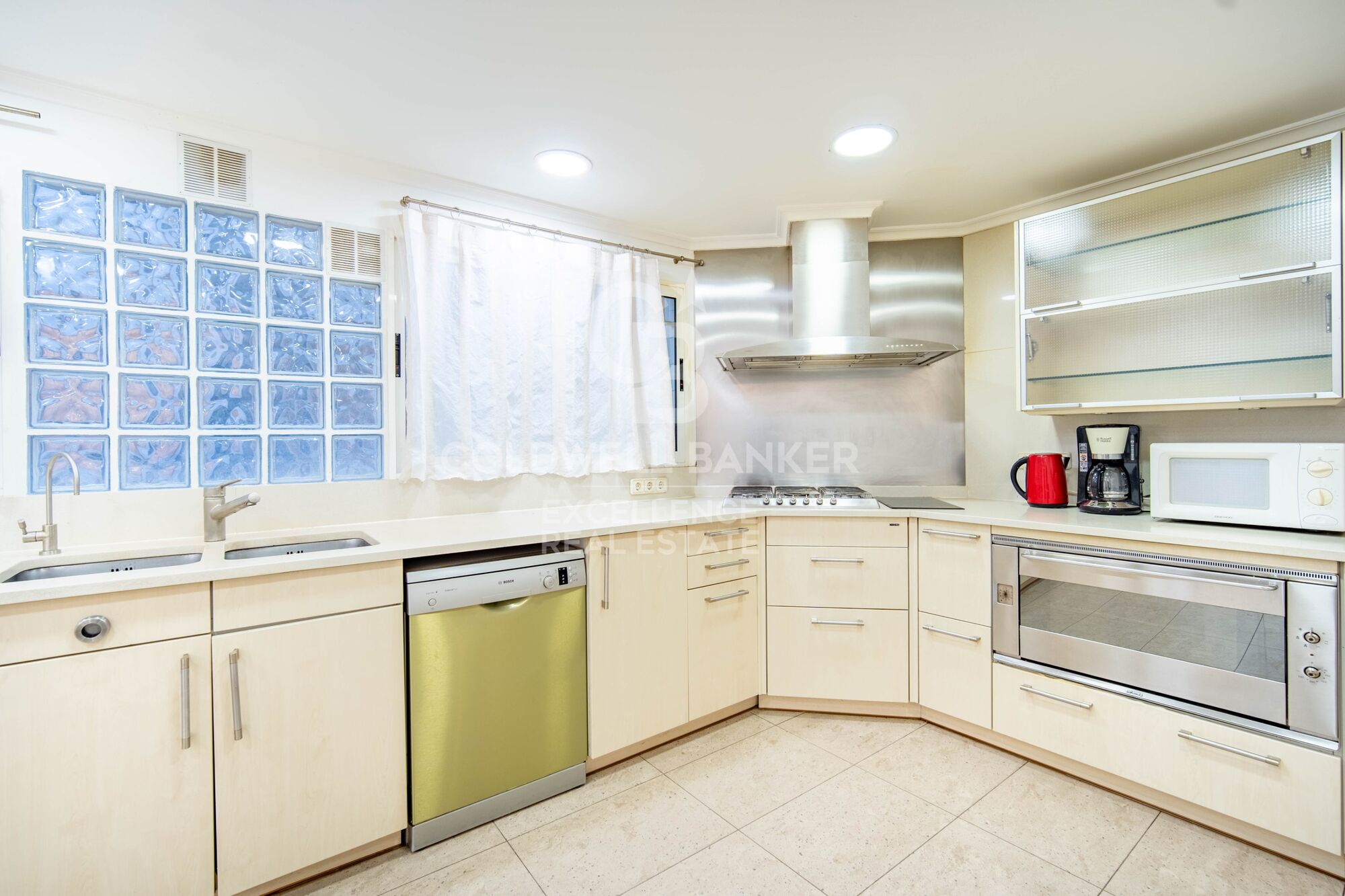 Appartement seigneurial exclusif avec 5 suites et garage dans la calle Colón.