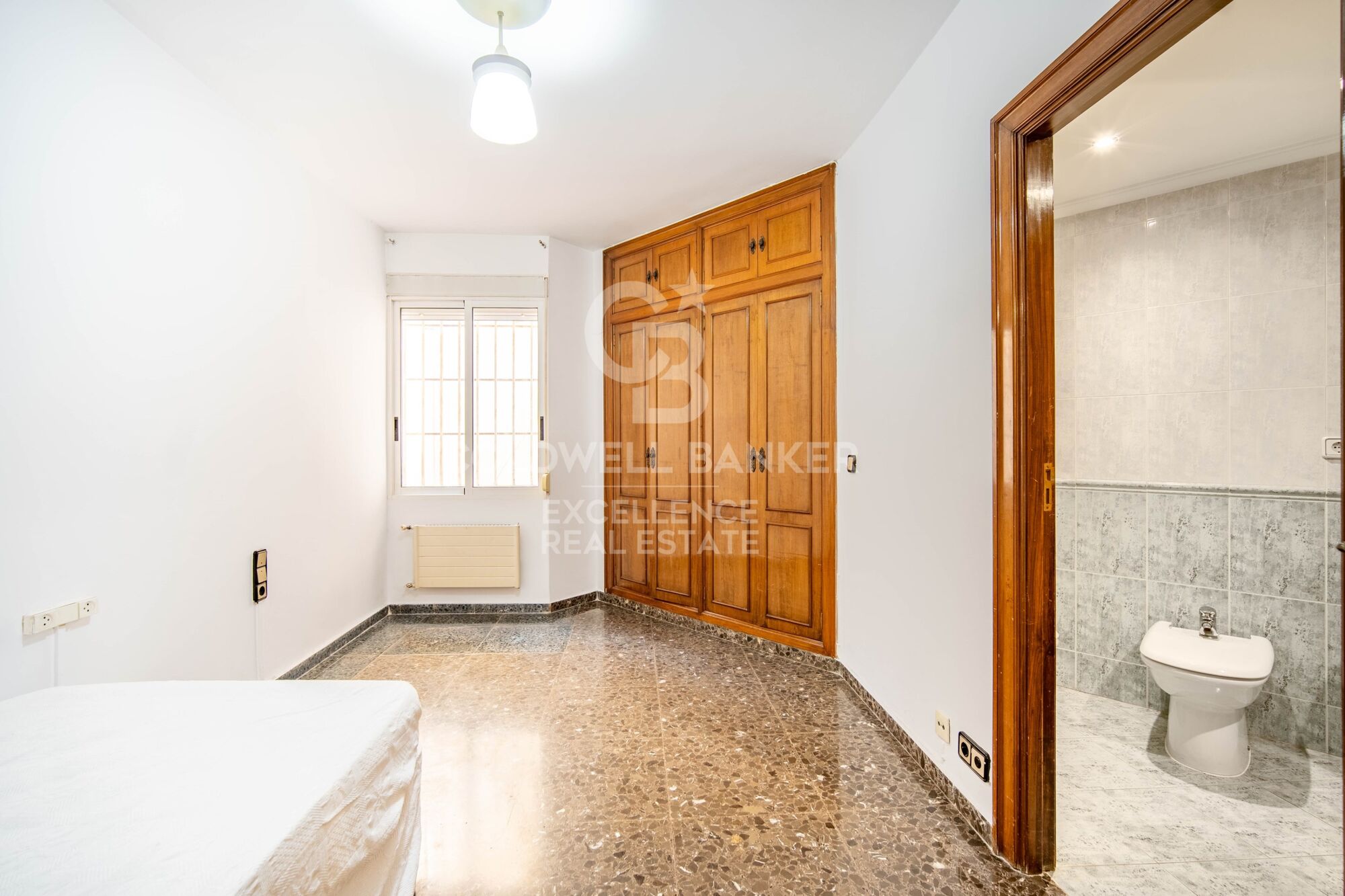 Appartement seigneurial exclusif avec 5 suites et garage dans la calle Colón.
