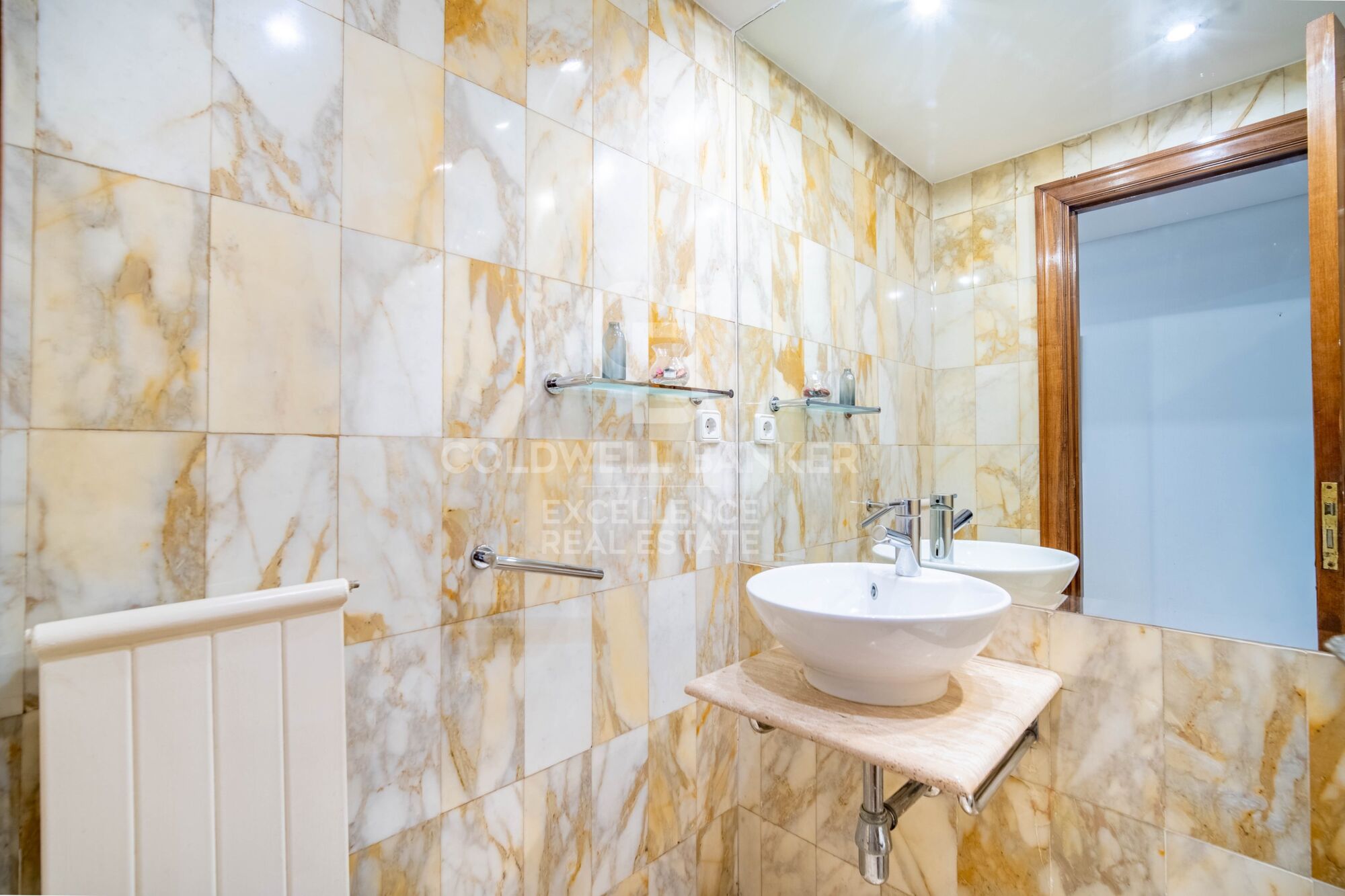 Appartement seigneurial exclusif avec 5 suites et garage dans la calle Colón.