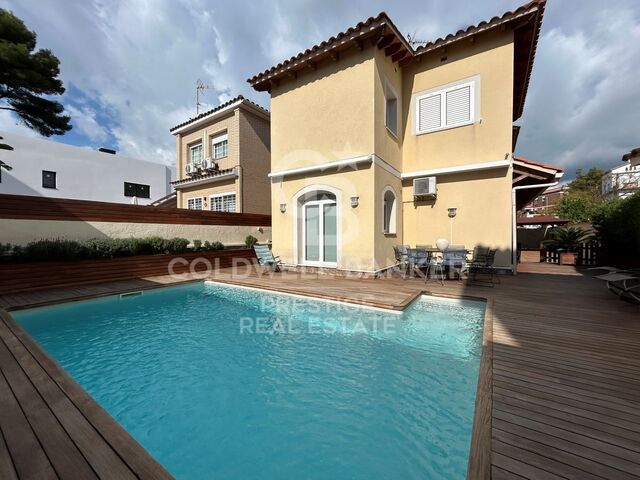 Detached house with swimming pool, 5 minutes from the beach