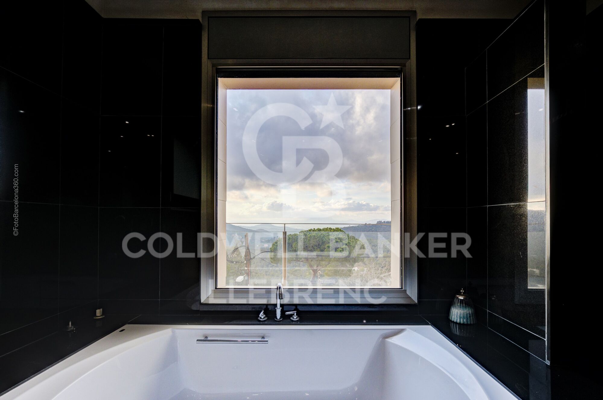 Spectacular house for sale and for rent in Vallvidrera with pool, garden and terraces