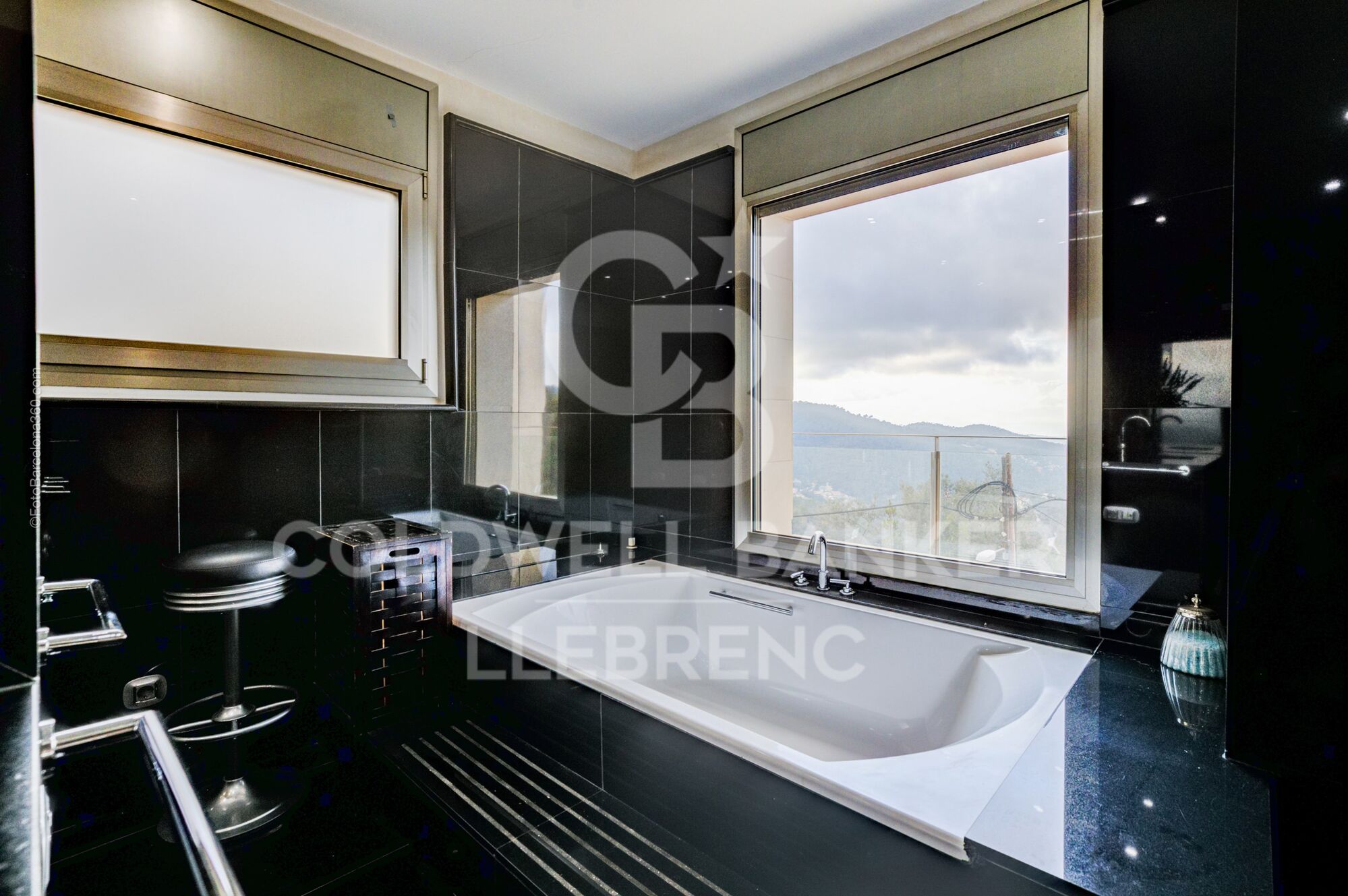 Spectacular house for sale and for rent in Vallvidrera with pool, garden and terraces