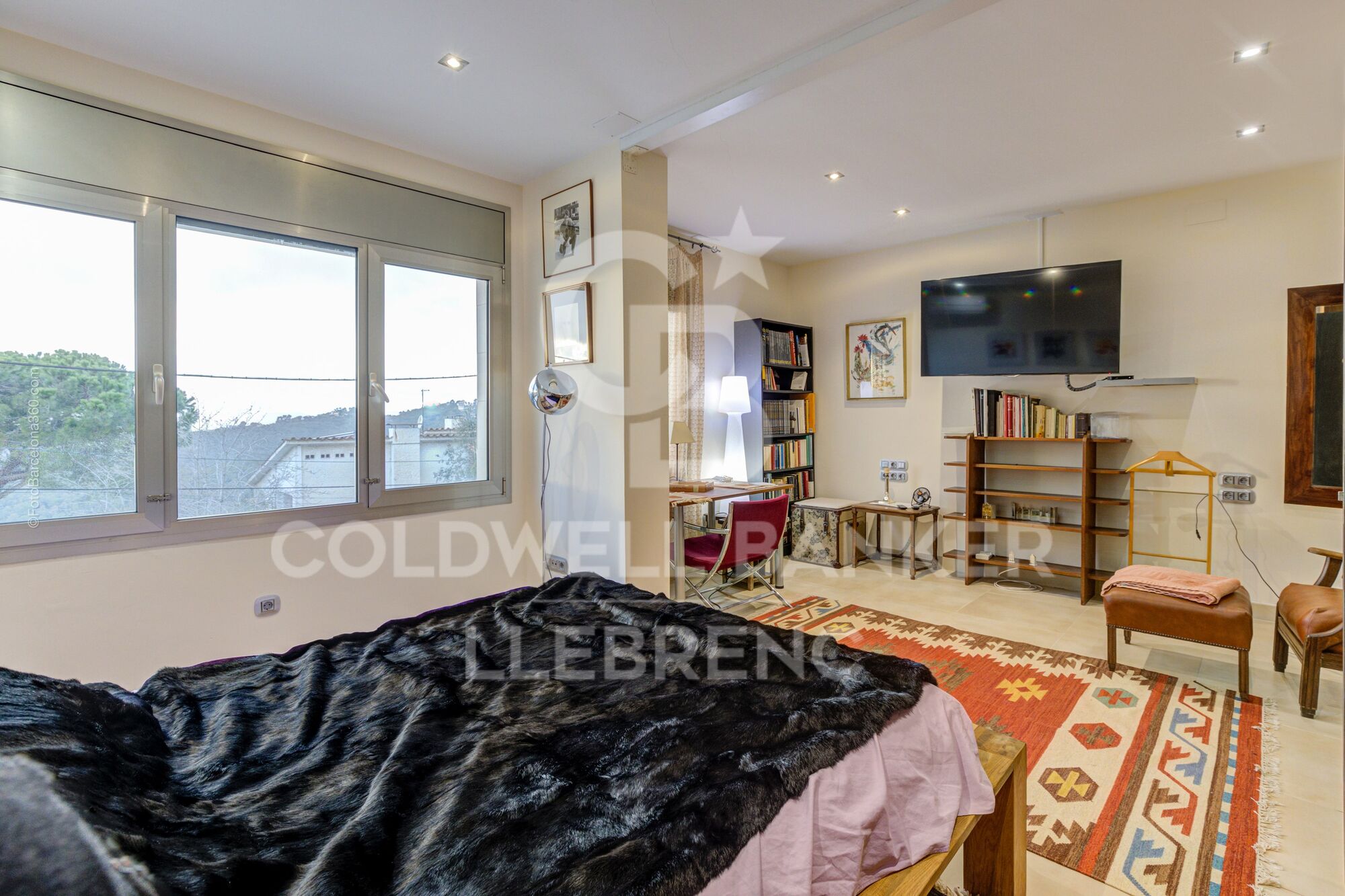 Spectacular house for sale and for rent in Vallvidrera with pool, garden and terraces