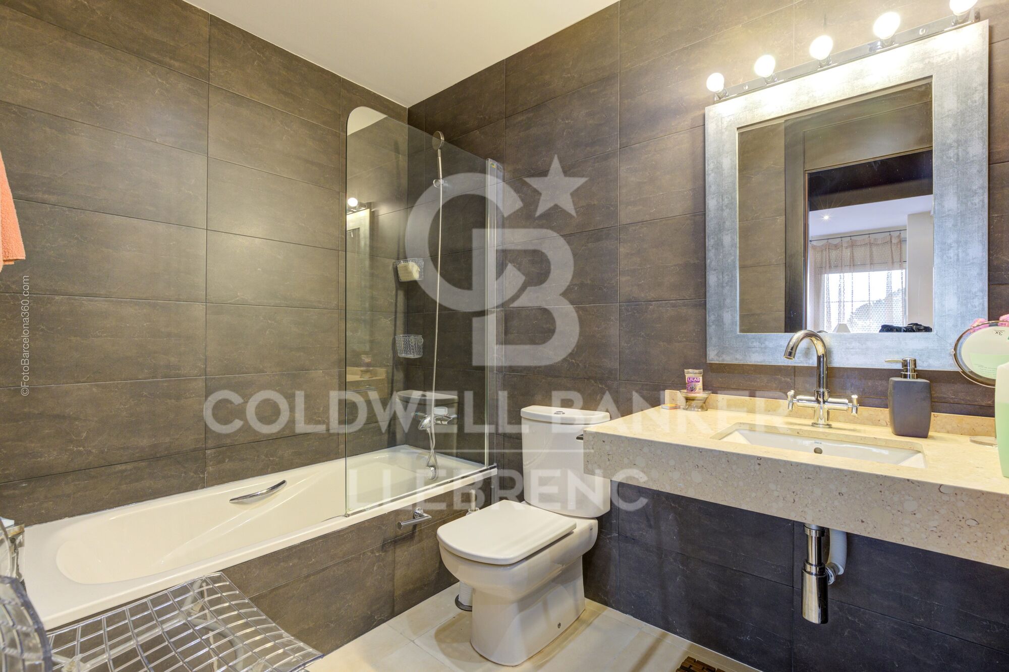 Spectacular house for sale and for rent in Vallvidrera with pool, garden and terraces