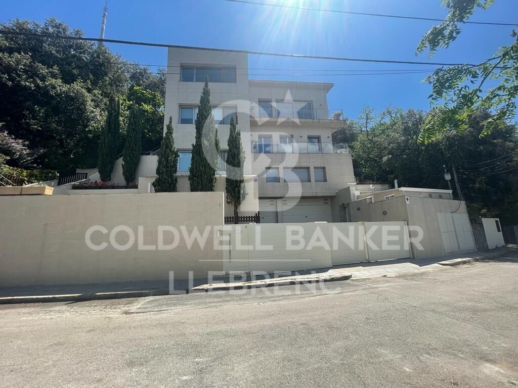 Espectacular casa en venta y alquiler en Vallvidrera con piscina, jardín y terrazas