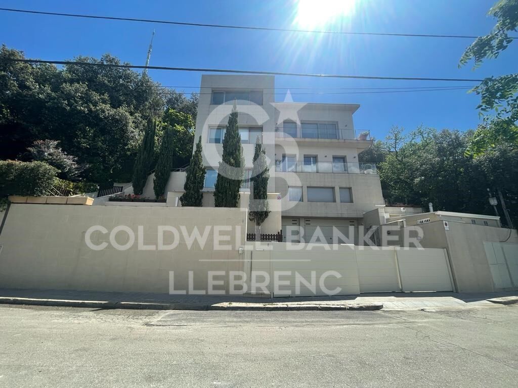 Espectacular casa en venta y alquiler en Vallvidrera con piscina, jardín y terrazas