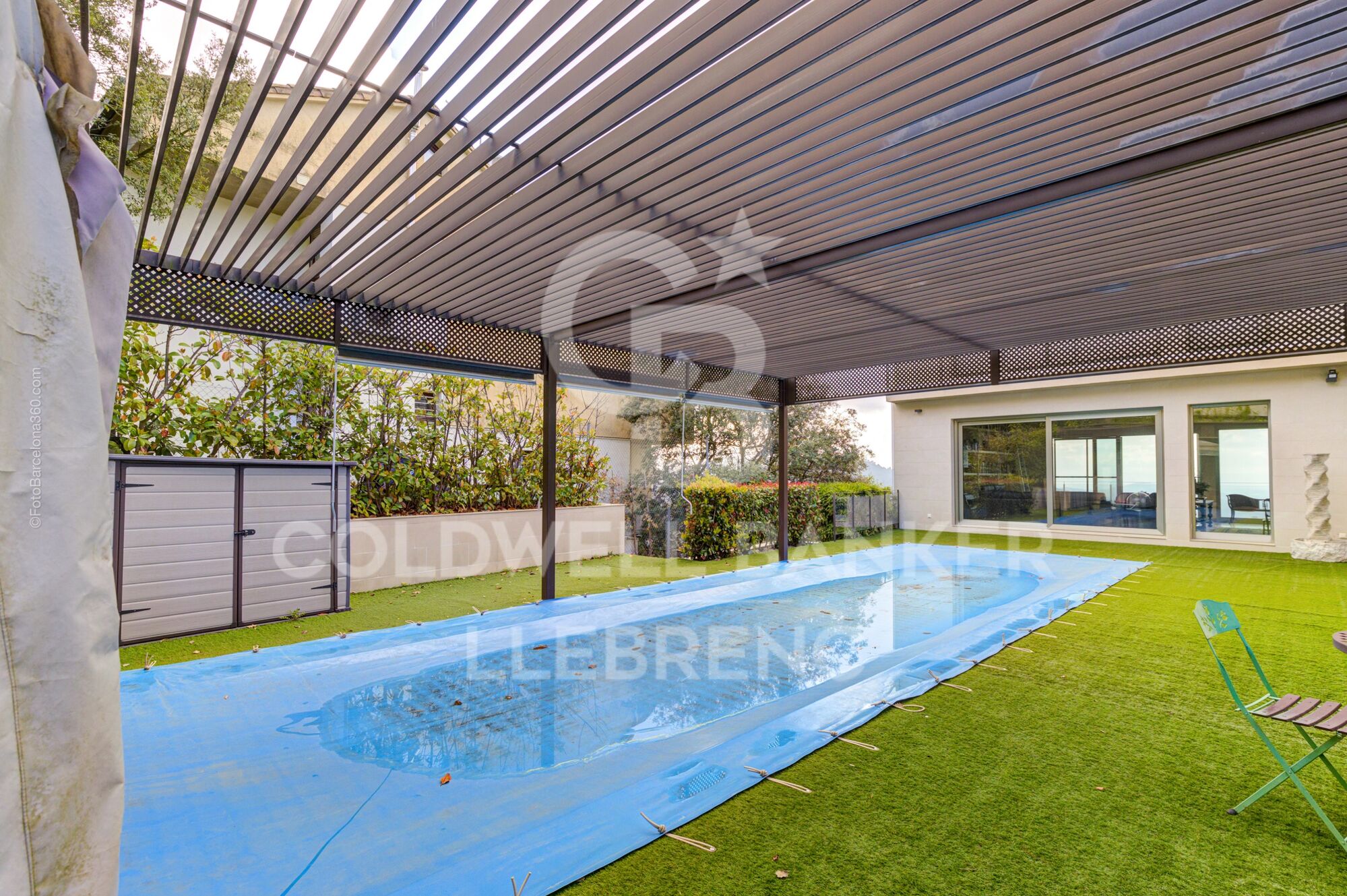 Spectacular house for sale and for rent in Vallvidrera with pool, garden and terraces