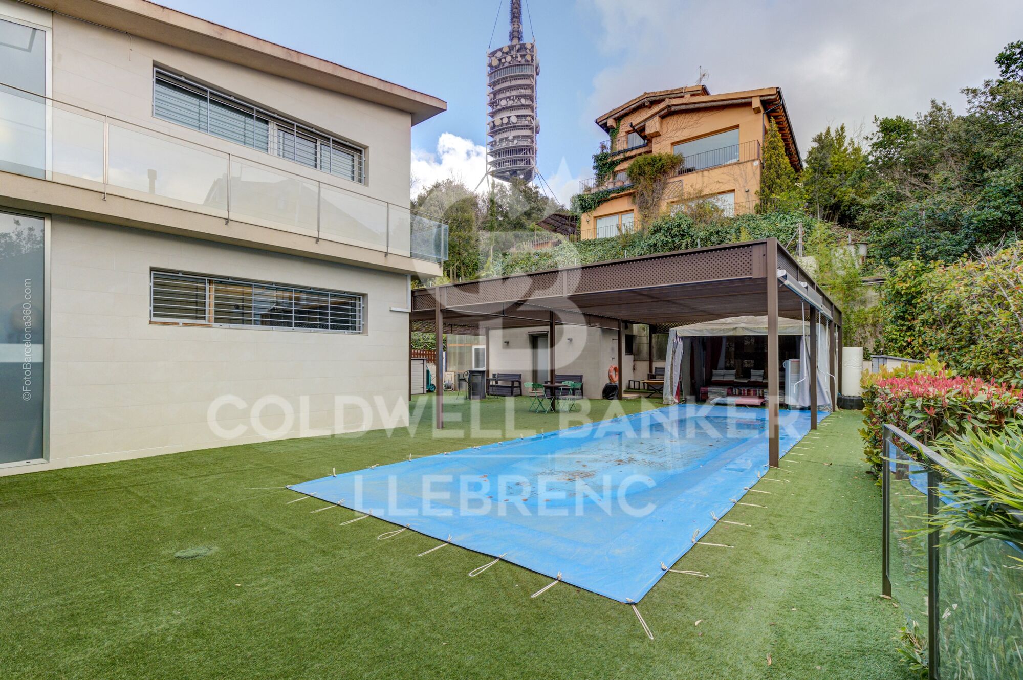 Spectacular house for sale and for rent in Vallvidrera with pool, garden and terraces