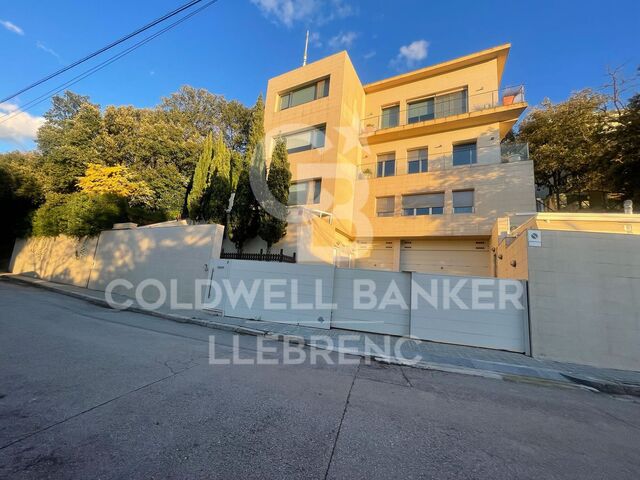 Spectacular house for sale and for rent in Vallvidrera with pool, garden and terraces