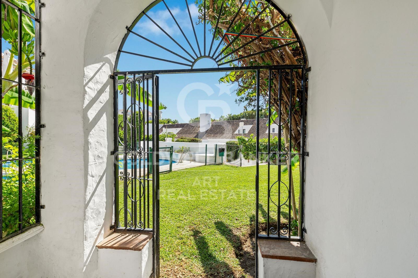 Modernes Apartment in Villa Marina, Puerto Banús, Marbella