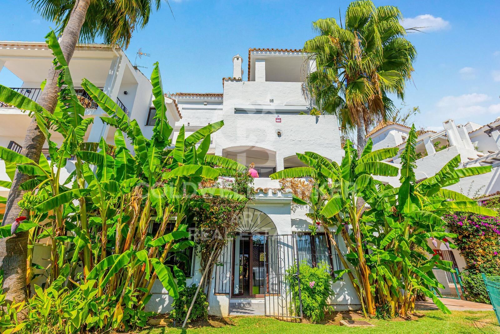 Modernes Apartment in Villa Marina, Puerto Banús, Marbella