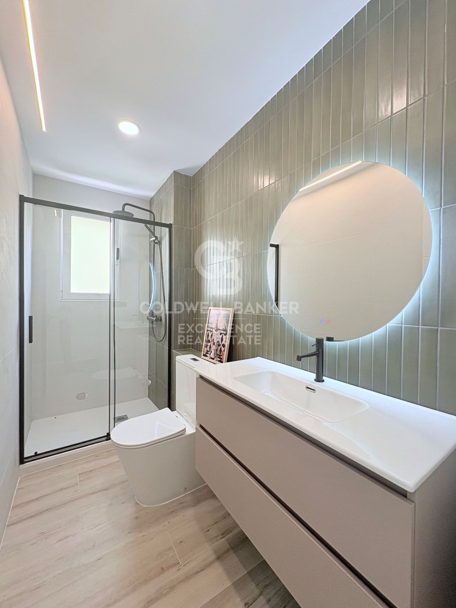 Newly renovated apartment next to Avenida de Francia.