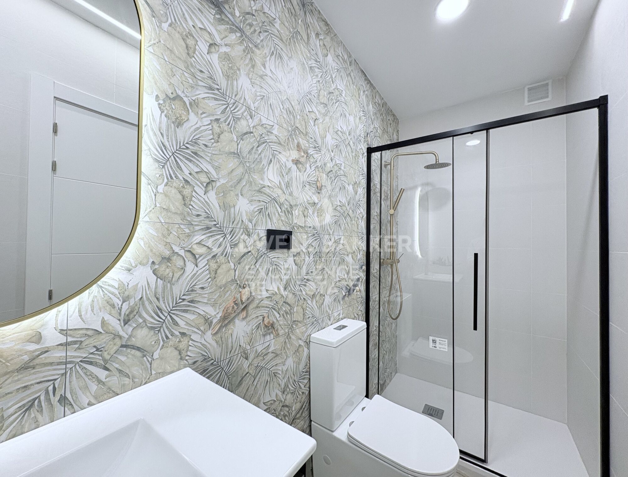 Newly renovated apartment next to Avenida de Francia.