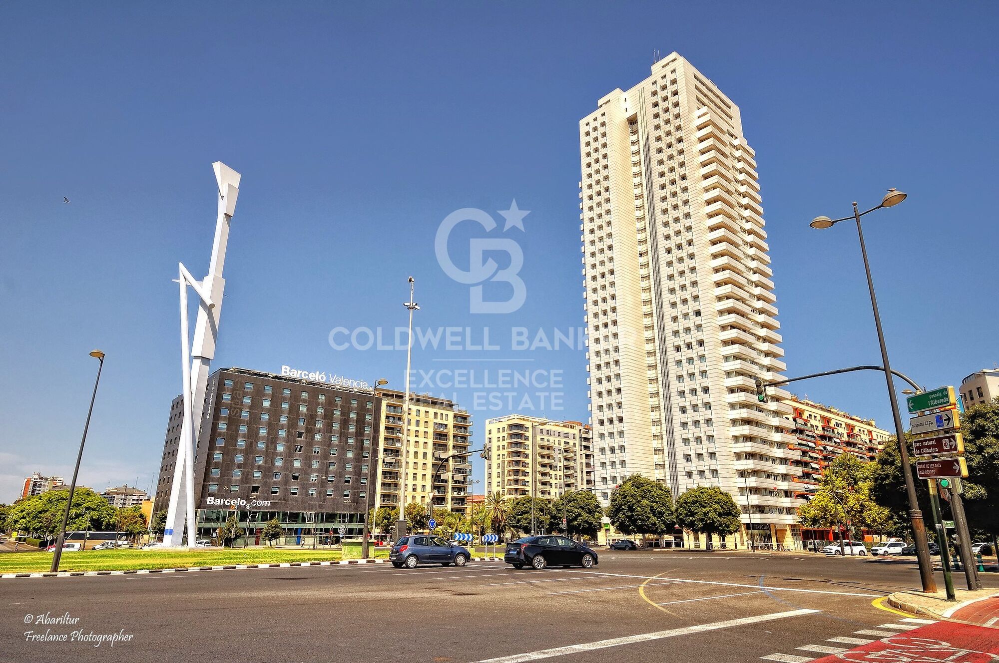Newly renovated apartment next to Avenida de Francia.