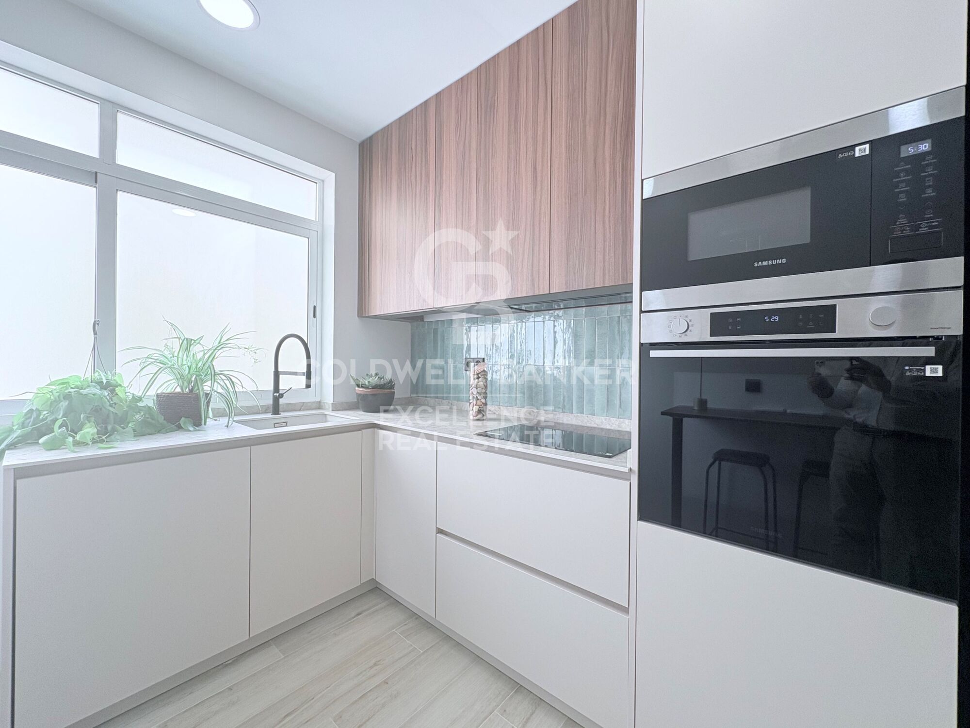 Newly renovated apartment next to Avenida de Francia.
