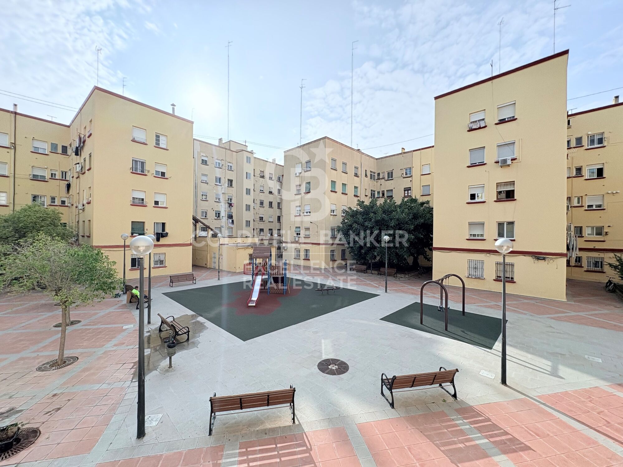 Newly renovated apartment next to Avenida de Francia.