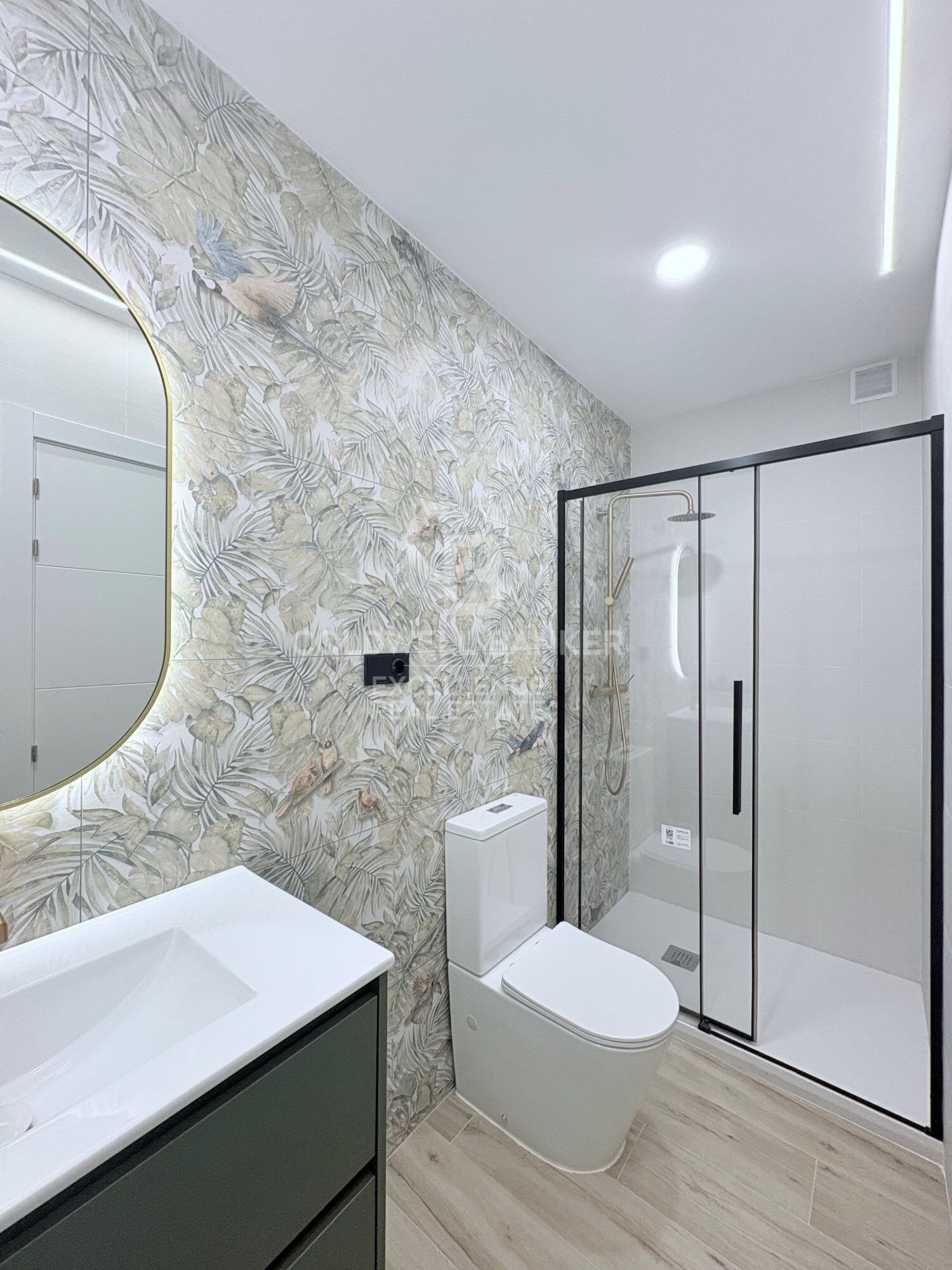 Newly renovated apartment next to Avenida de Francia.
