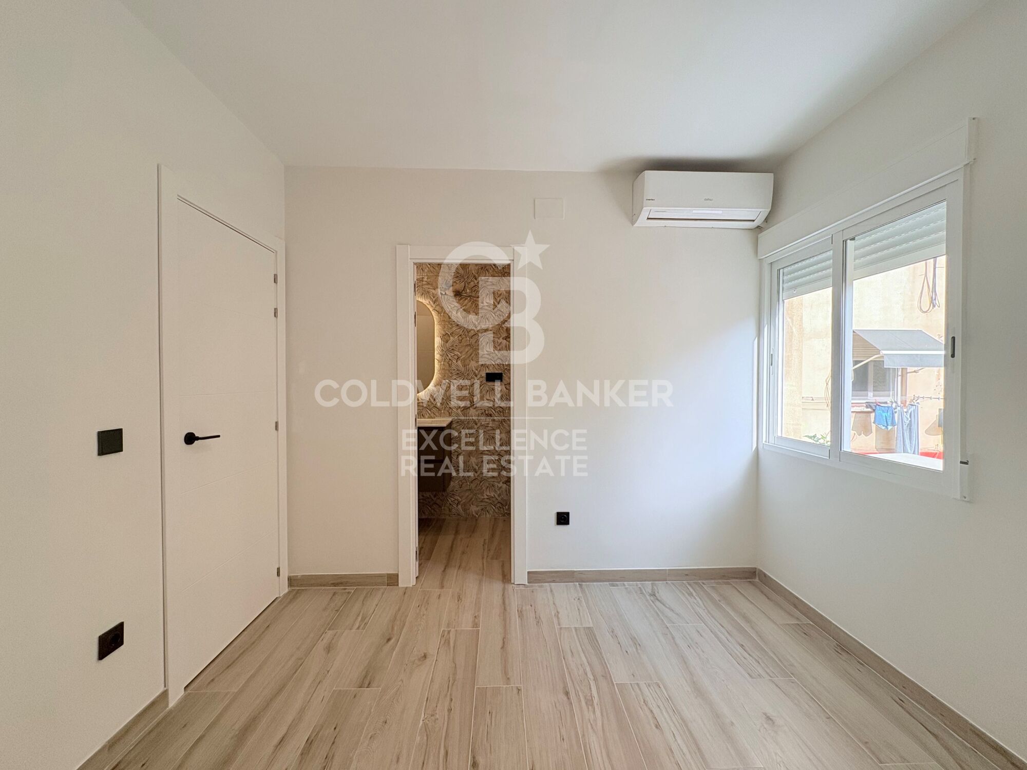 Newly renovated apartment next to Avenida de Francia.