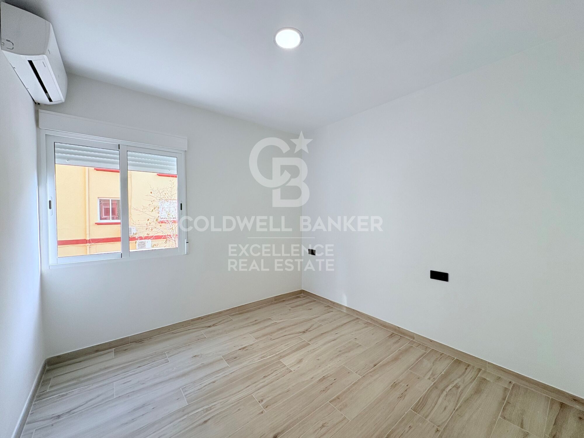 Newly renovated apartment next to Avenida de Francia.