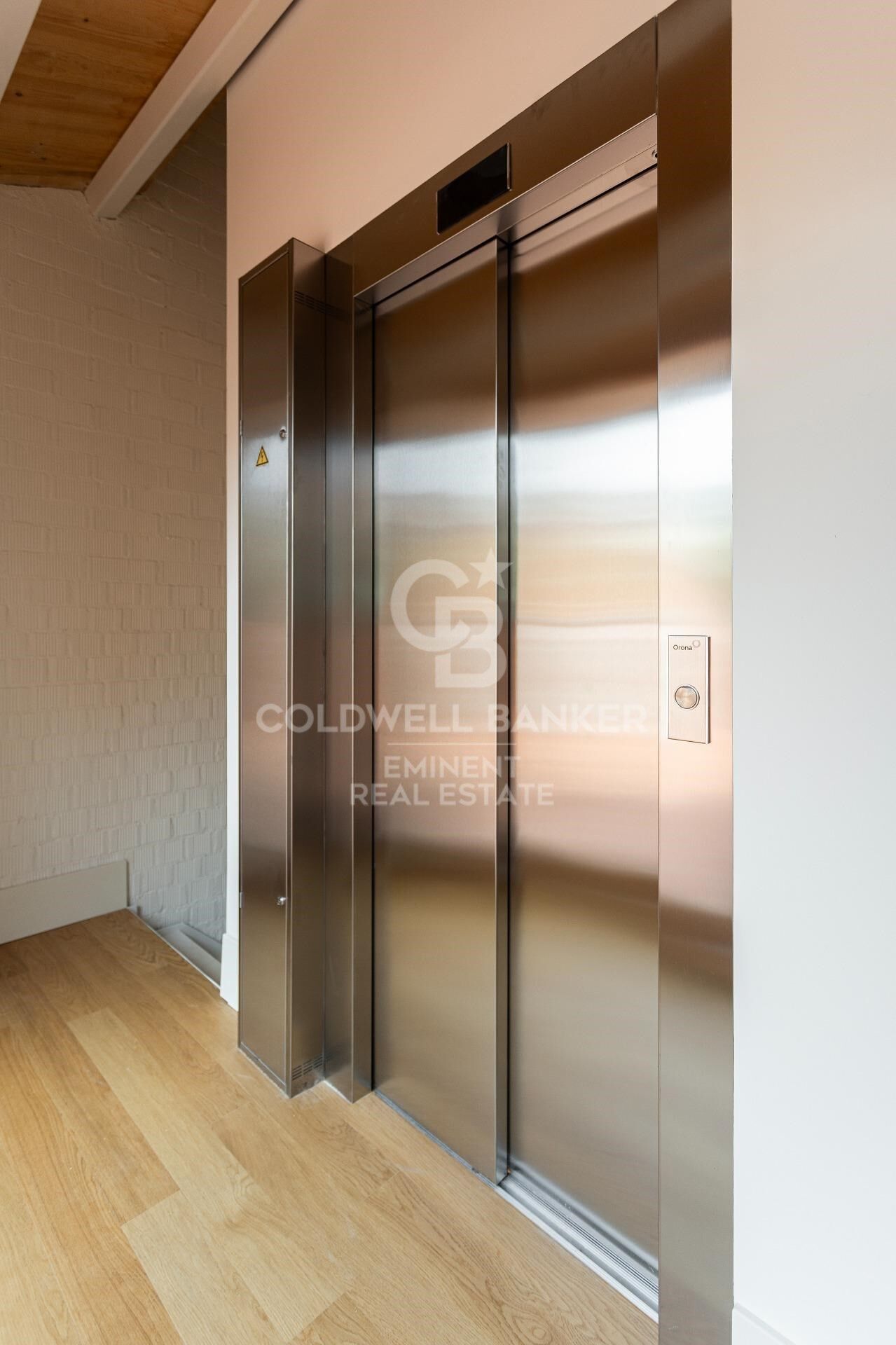 A08_ Triplex neuf avec piscine commune _ Can Ricart, Bâtiment A