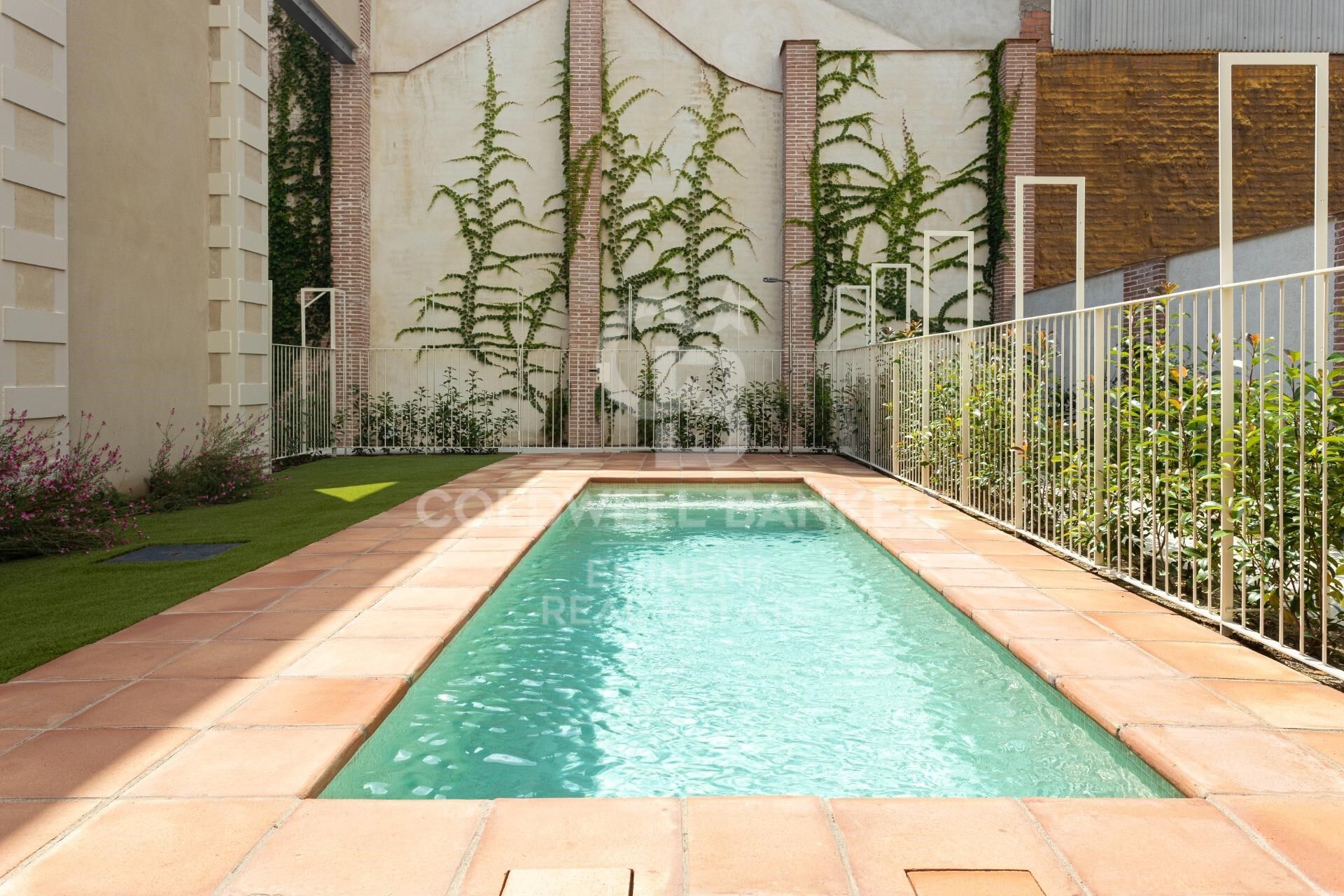 A08_ Neubau-Triplex mit Gemeinschaftspool _ Can Ricart, Halle A