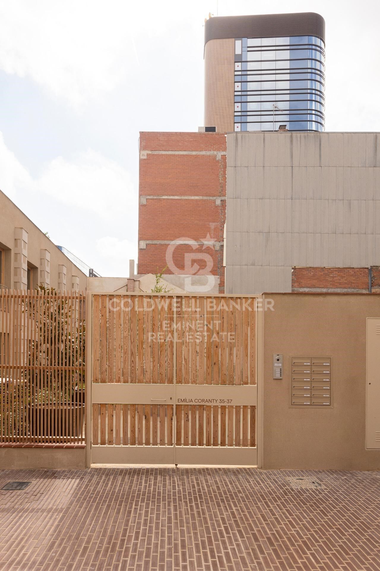 A08_ New-build triplex with communal swimming pool _ Can Ricart in Nave A