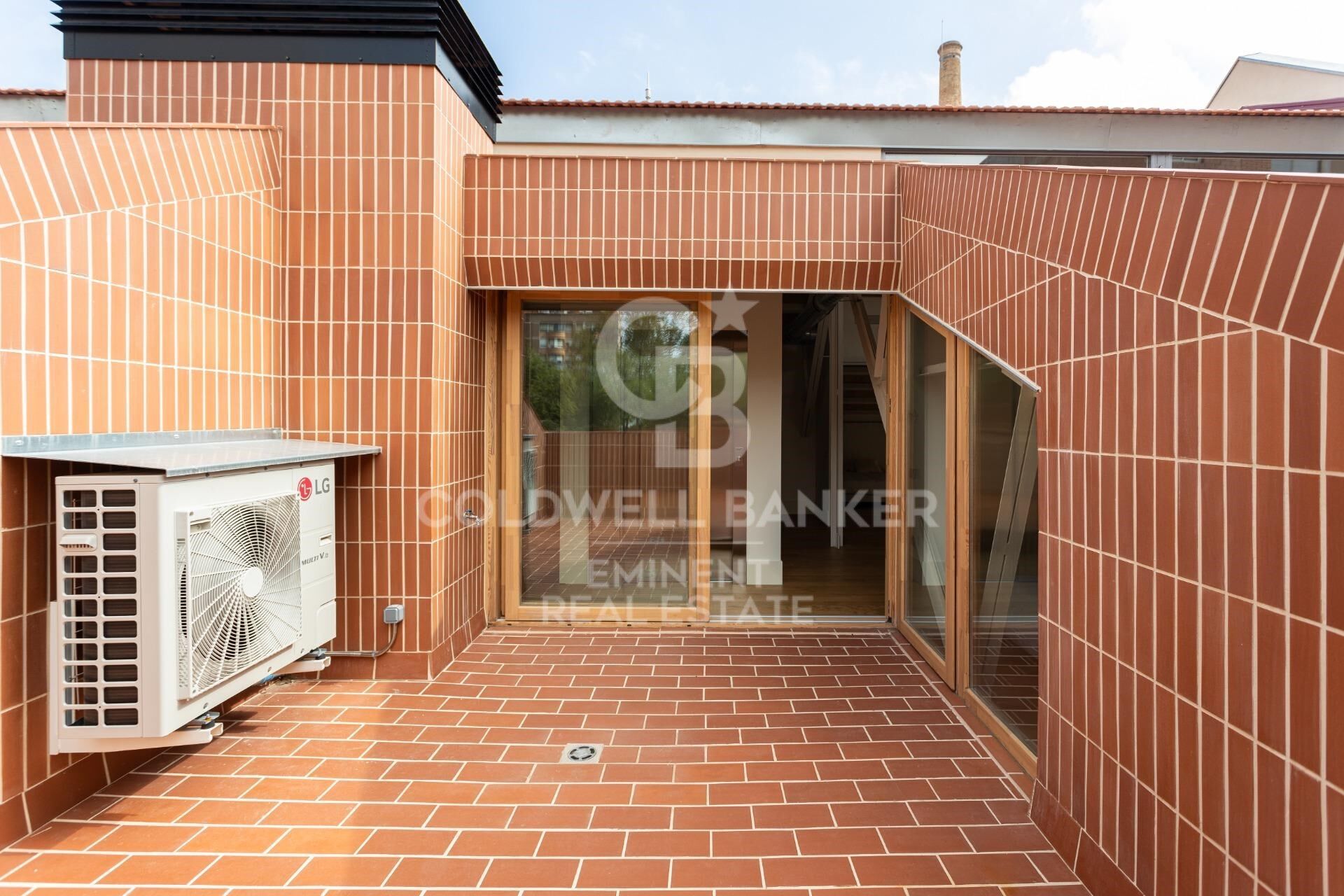 A08_ New-build triplex with communal swimming pool _ Can Ricart in Nave A