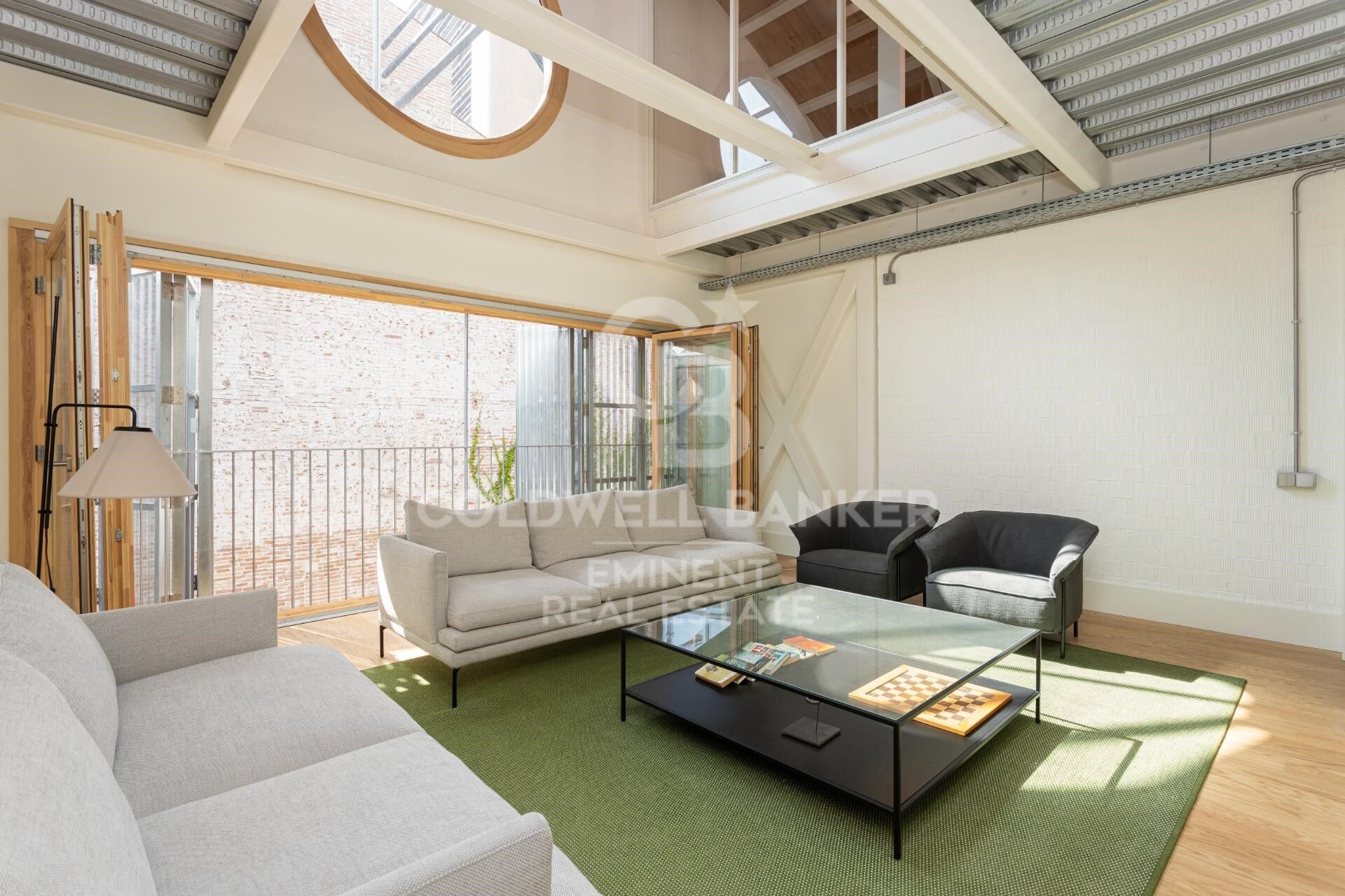 A08_ Neubau-Triplex mit Gemeinschaftspool _ Can Ricart, Halle A