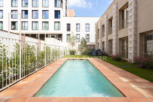 A08_ Tríplex de obra nueva con piscina comunitaria _ Can Ricart en Nave A