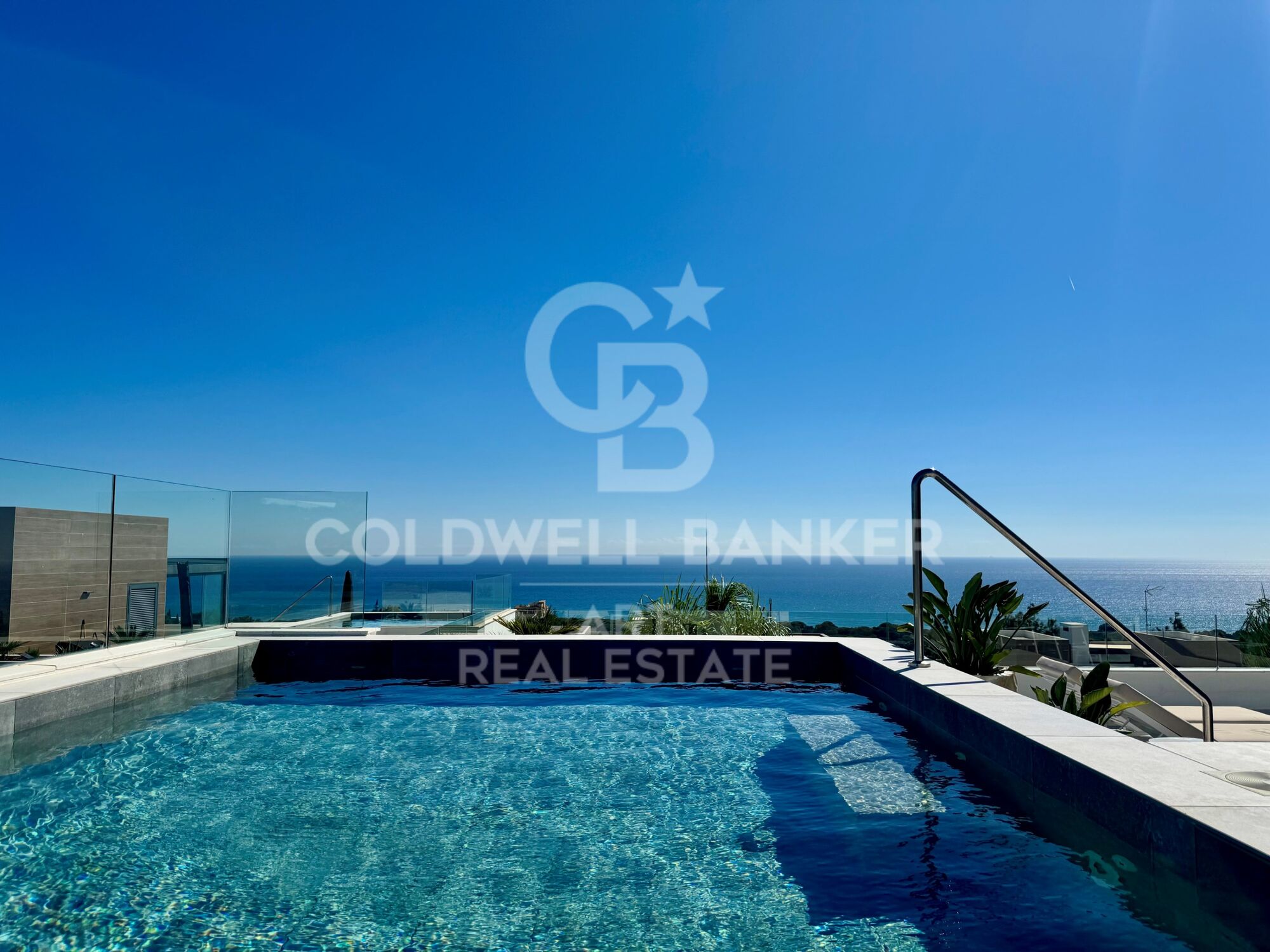 Ático moderno con vistas al mar y piscina privada en la azotea - Cabopino, Marbella