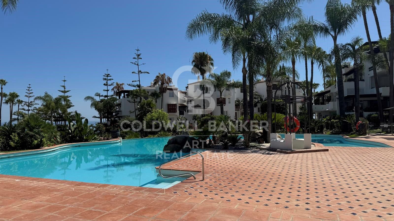 Luxury seaview apartment in Puente Romano, Marbella