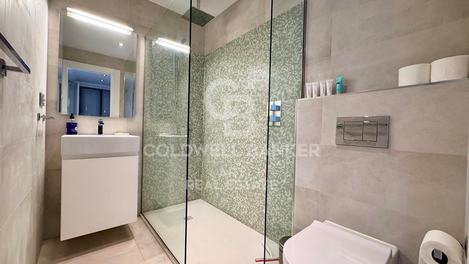 Luxury seaview apartment in Puente Romano, Marbella