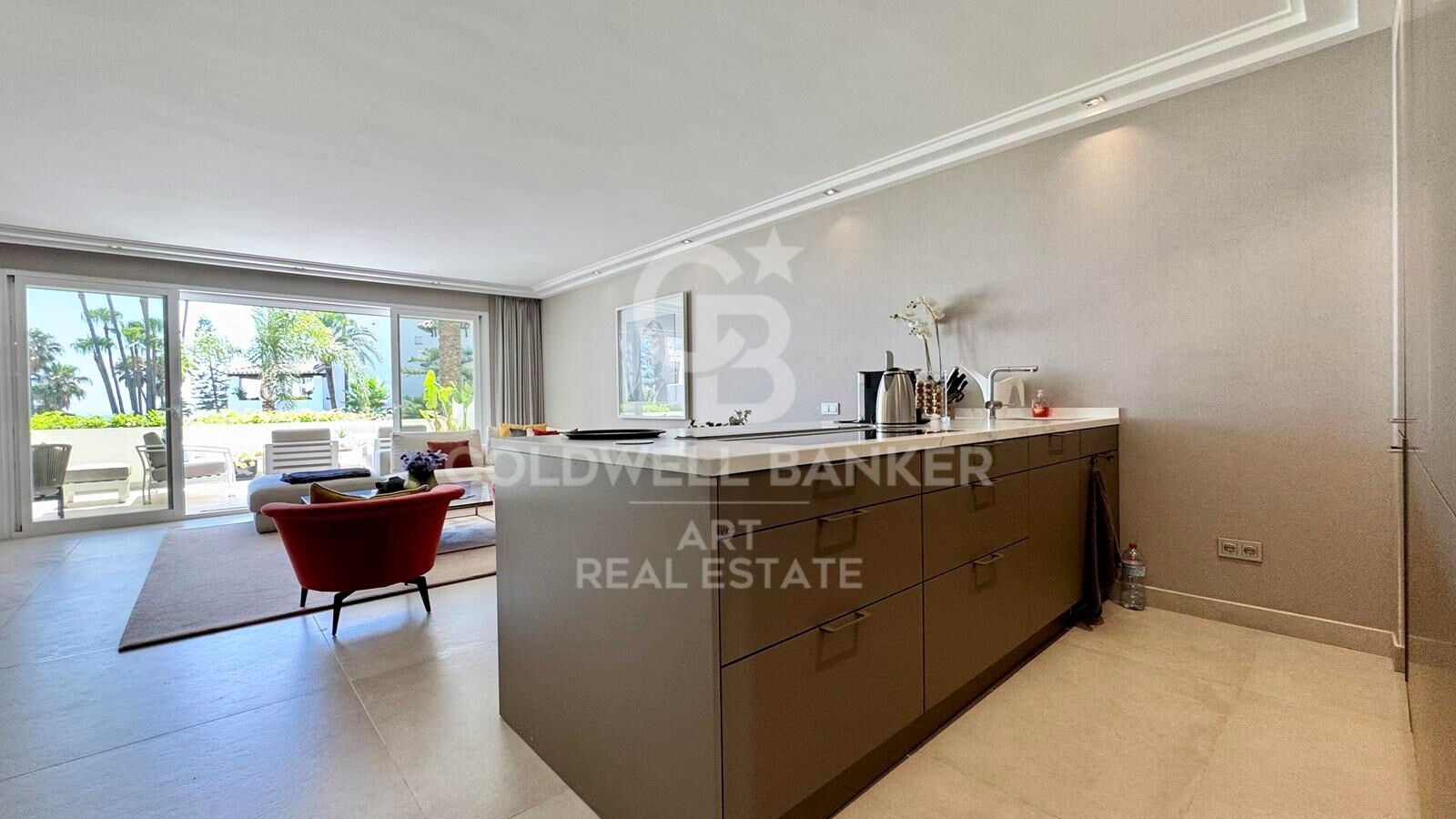 Luxury seaview apartment in Puente Romano, Marbella
