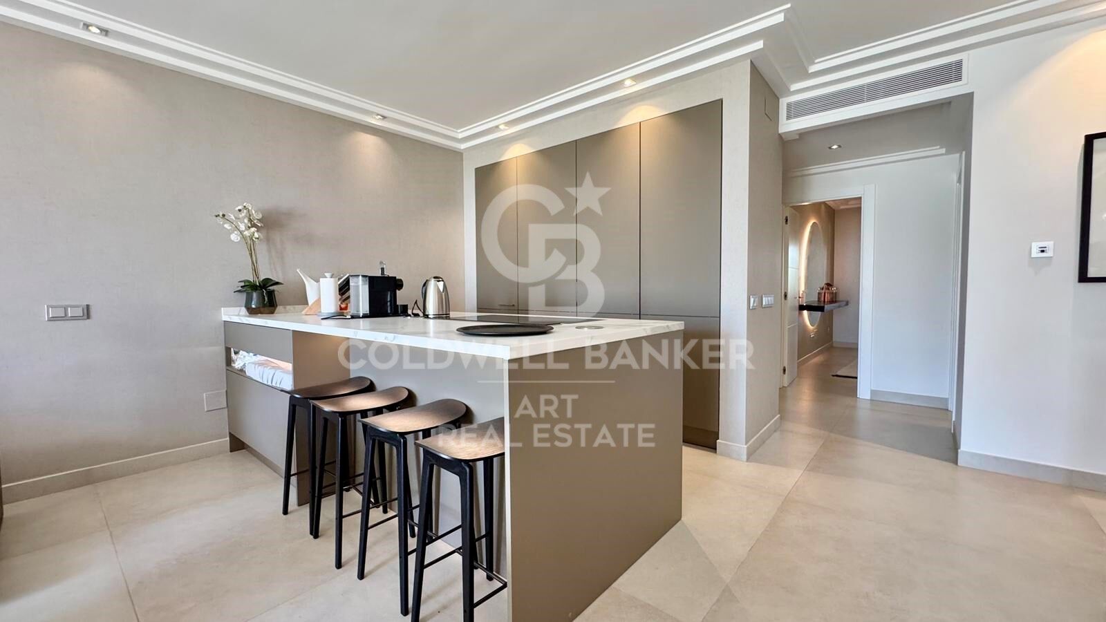 Luxury seaview apartment in Puente Romano, Marbella