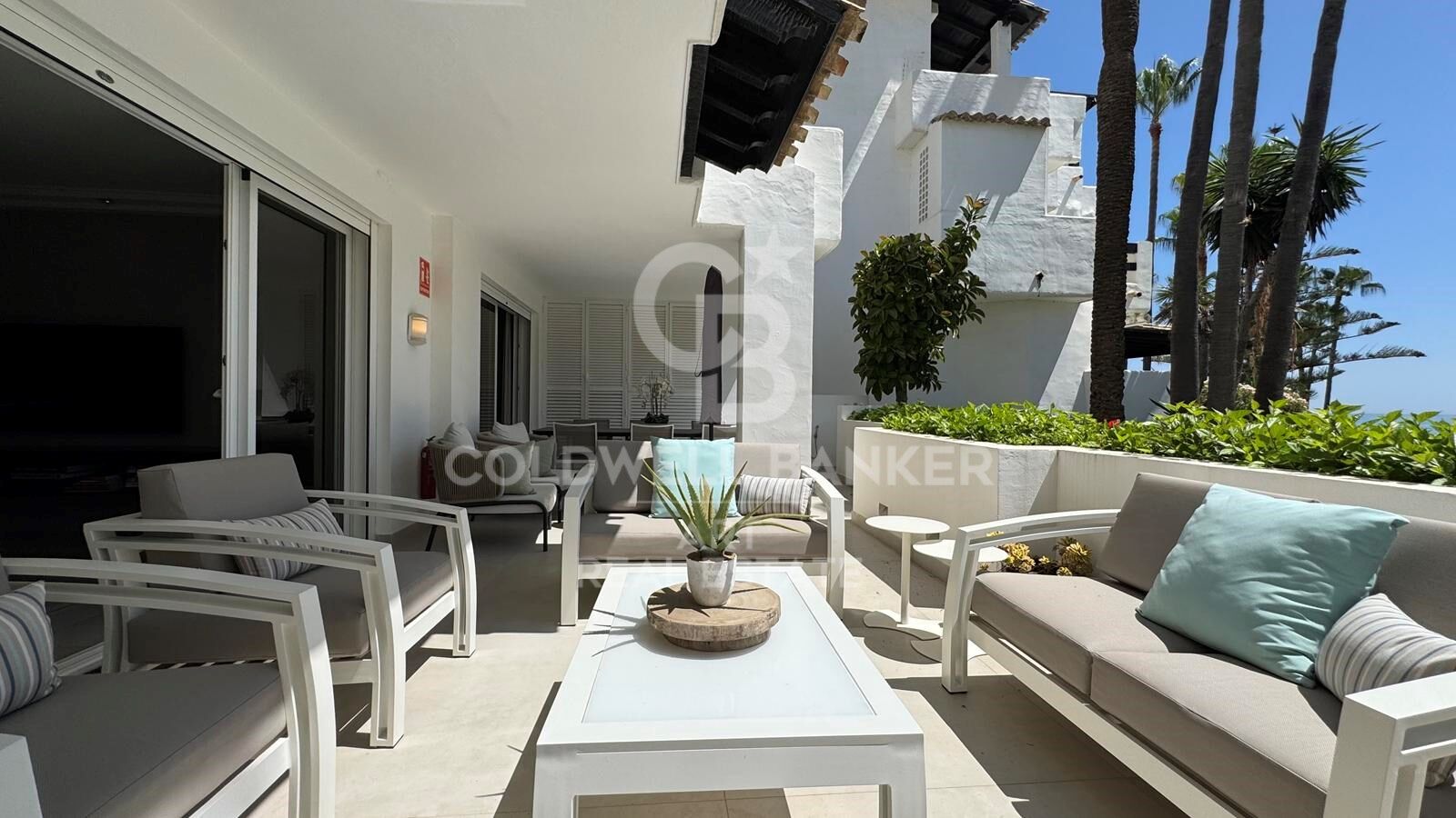 Luxury seaview apartment in Puente Romano, Marbella