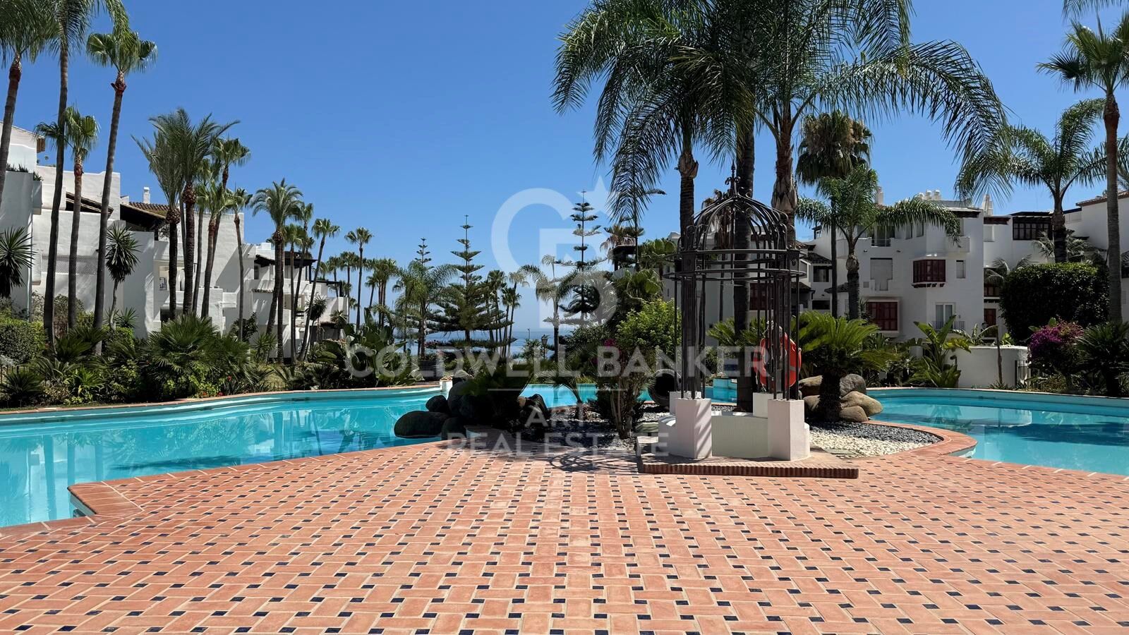 Luxury seaview apartment in Puente Romano, Marbella
