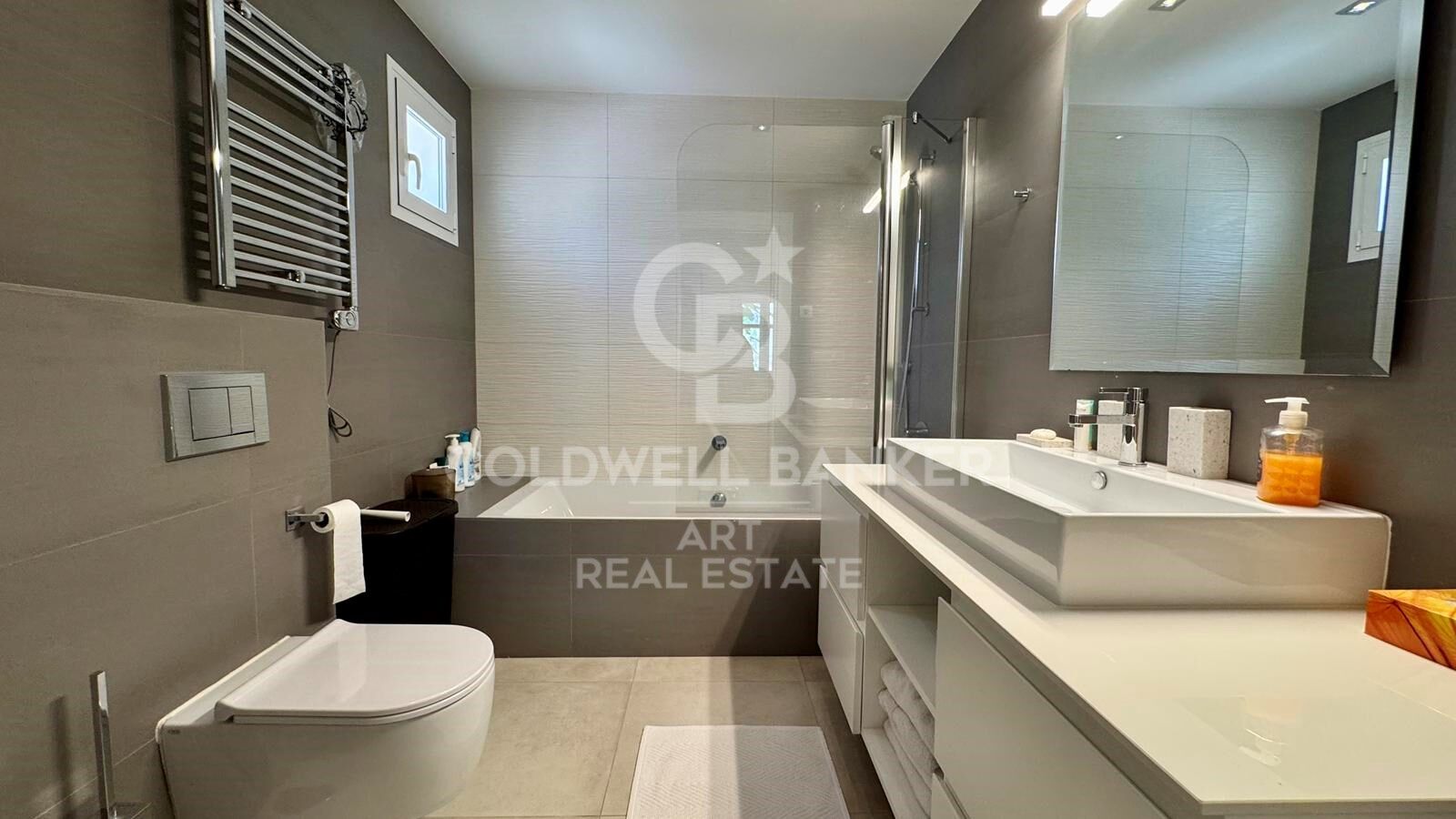 Luxury seaview apartment in Puente Romano, Marbella