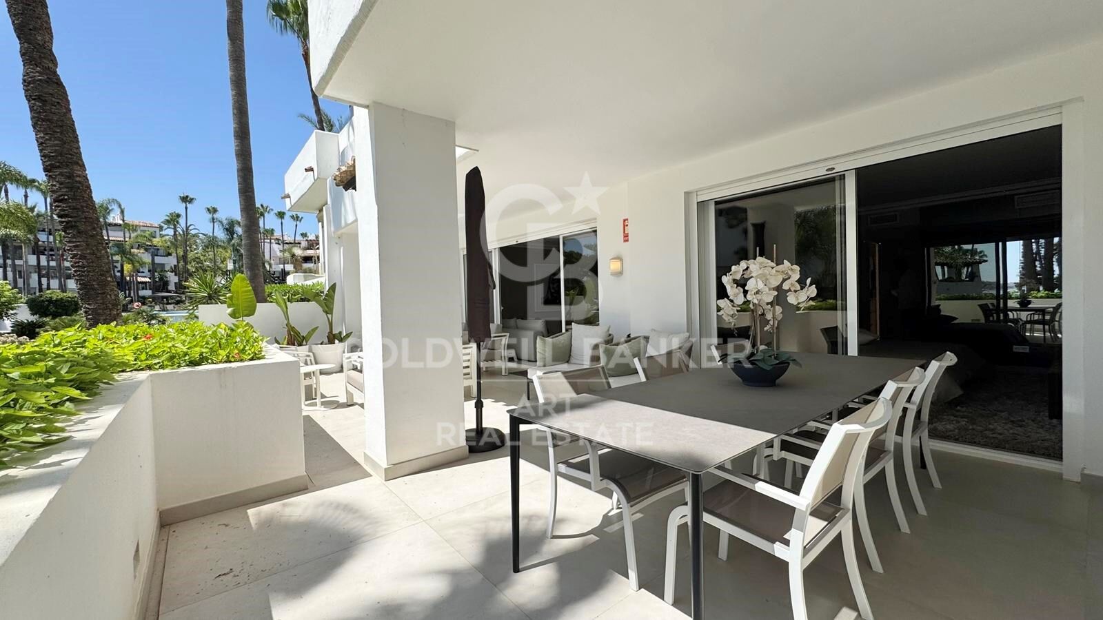 Apartamento de lujo con vistas al mar en Puente Romano, Marbella