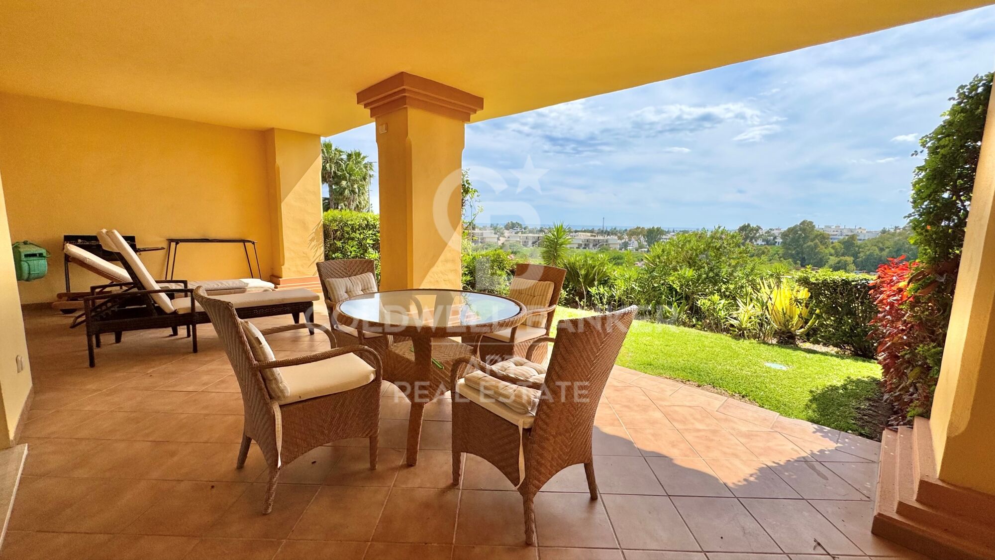 Elegante Erdgeschosswohnung mit Meerblick, Nueva Andalucía, Marbella