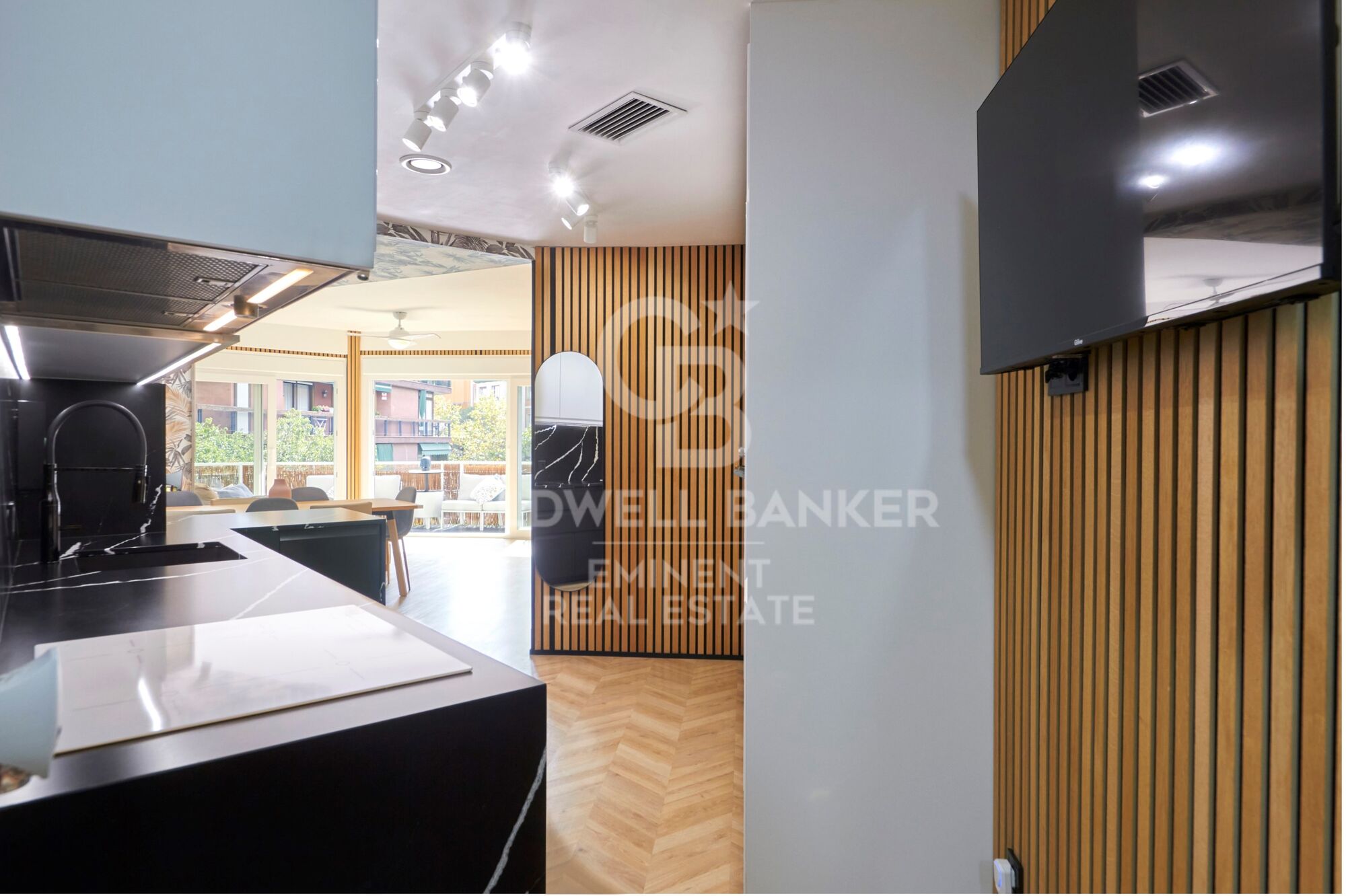 Contemporary luxury next to the Sagrada Familia: design, light, and private terrace.