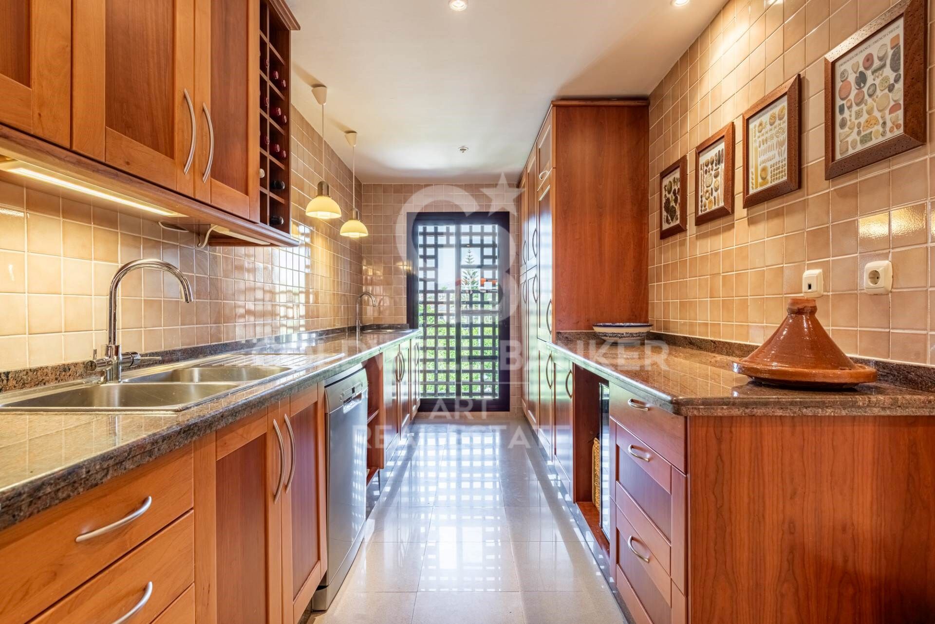 Spectacular beachside penthouse with panoramic solarium terrace, San Pedro Alcántara, Marbella