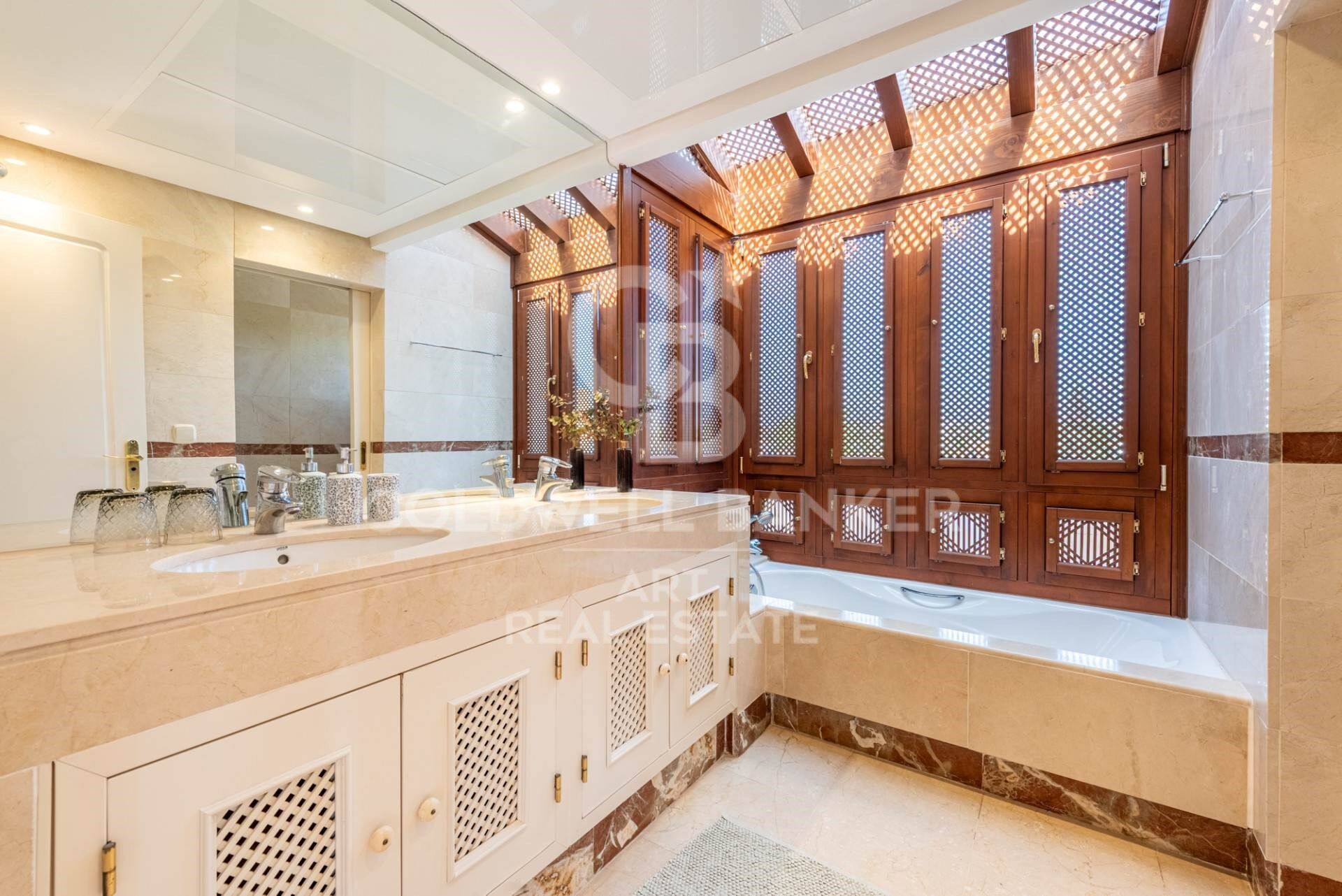 Spectacular beachside penthouse with panoramic solarium terrace, San Pedro Alcántara, Marbella