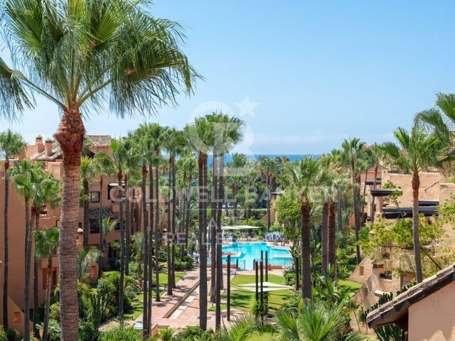 Espectacular ático en primera línea de playa con terraza solárium panorámica, San Pedro Alcántara, Marbella