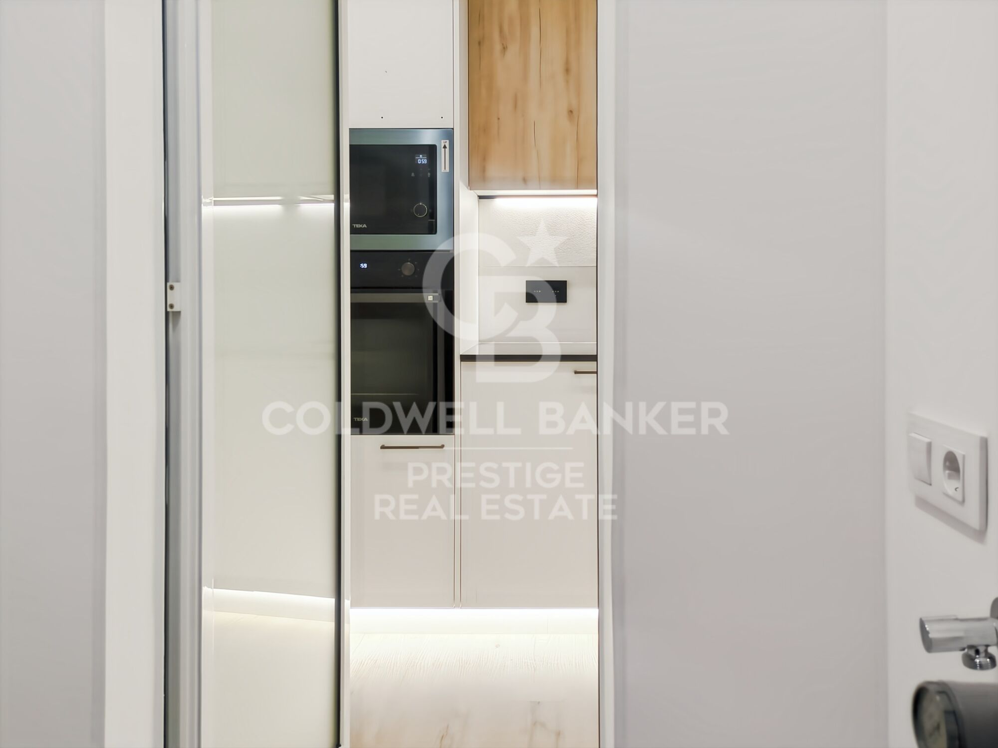 Apartment with Balcony in El Camp de l'Arpa del Clot, Barcelona