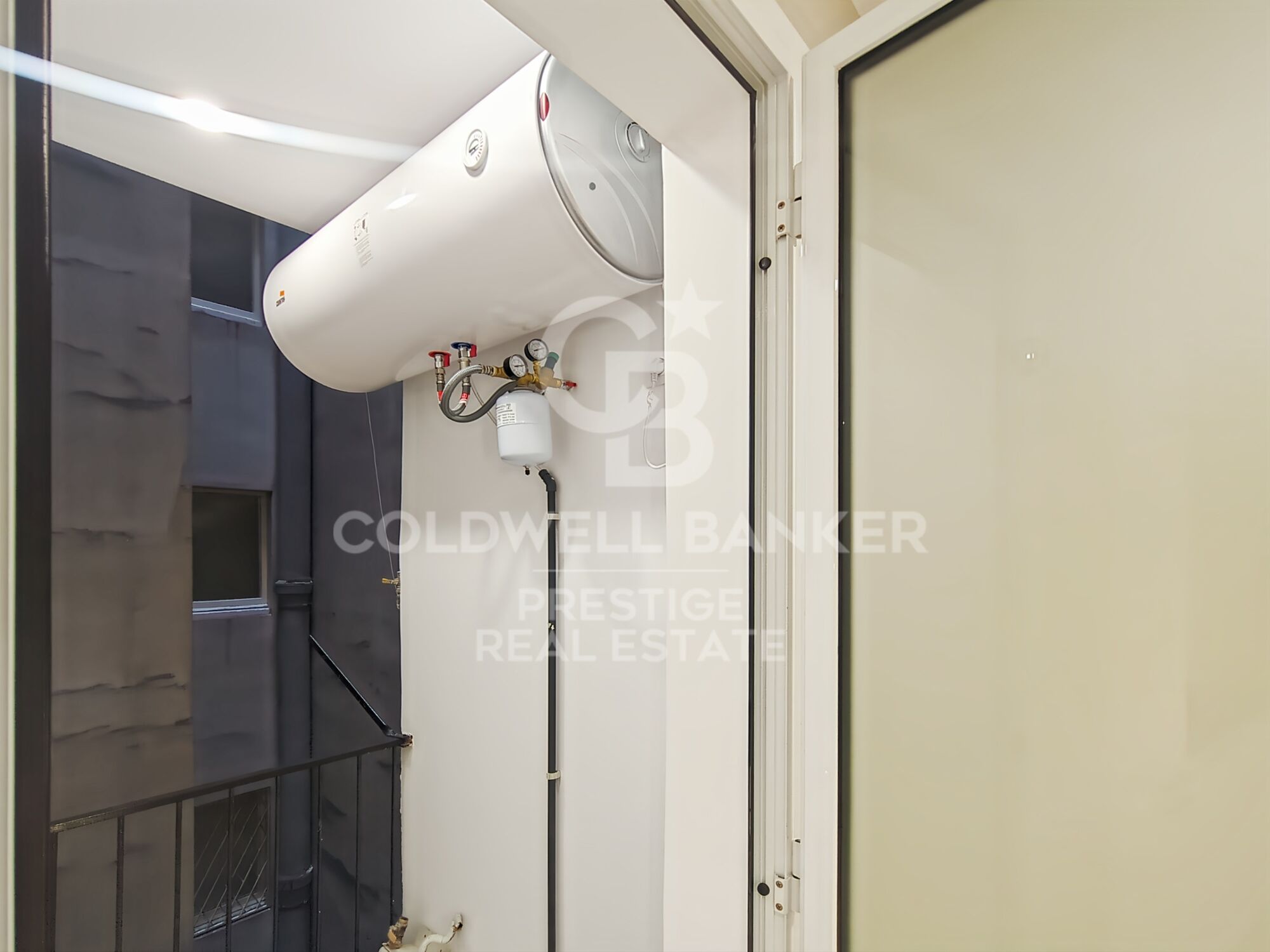 Apartment with Balcony in El Camp de l'Arpa del Clot, Barcelona