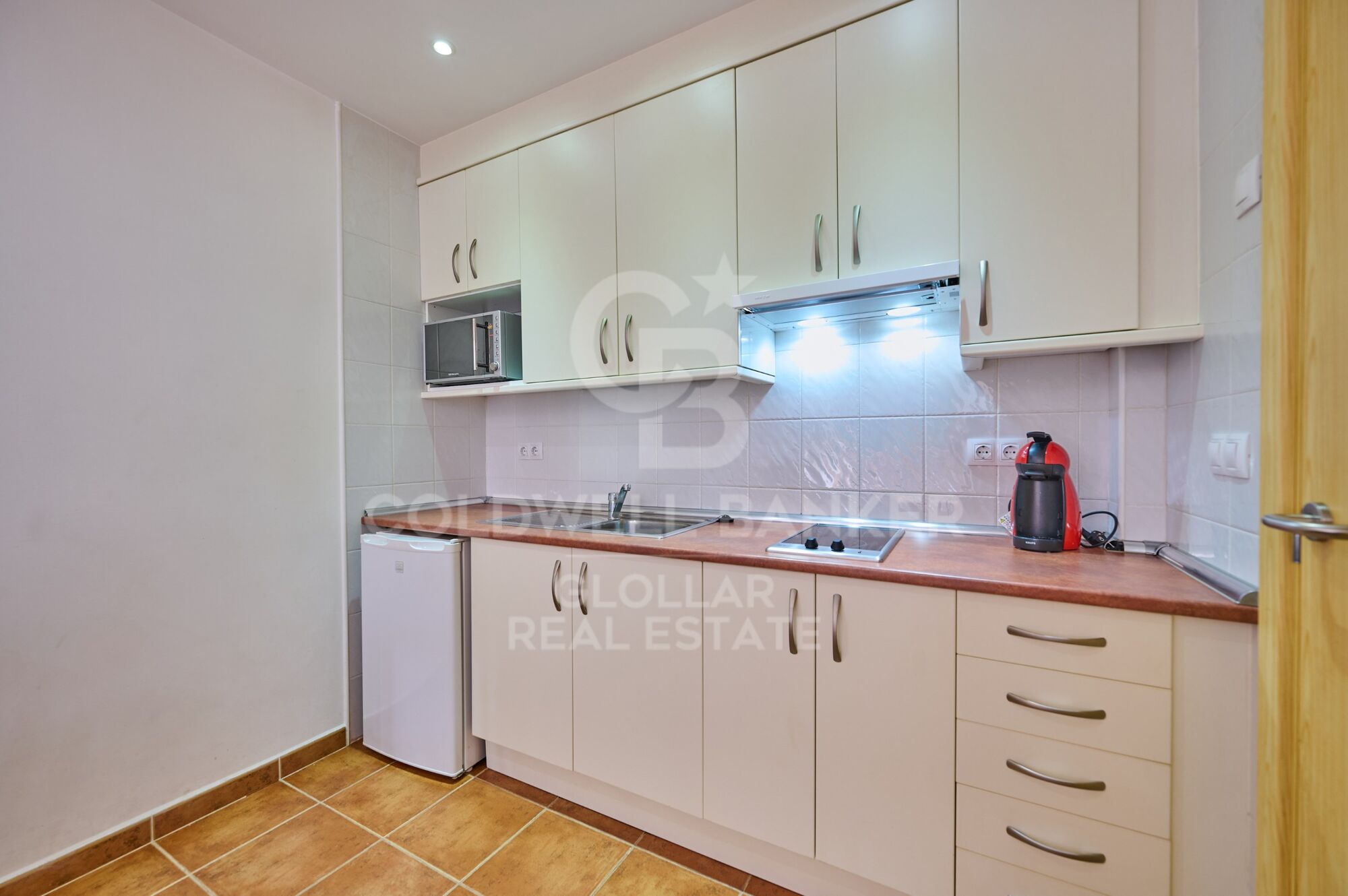 Luminoso apartamento esquinero con balcón