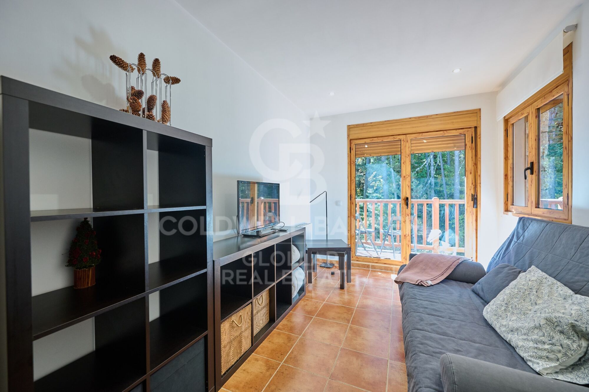 Luminoso apartamento esquinero con balcón