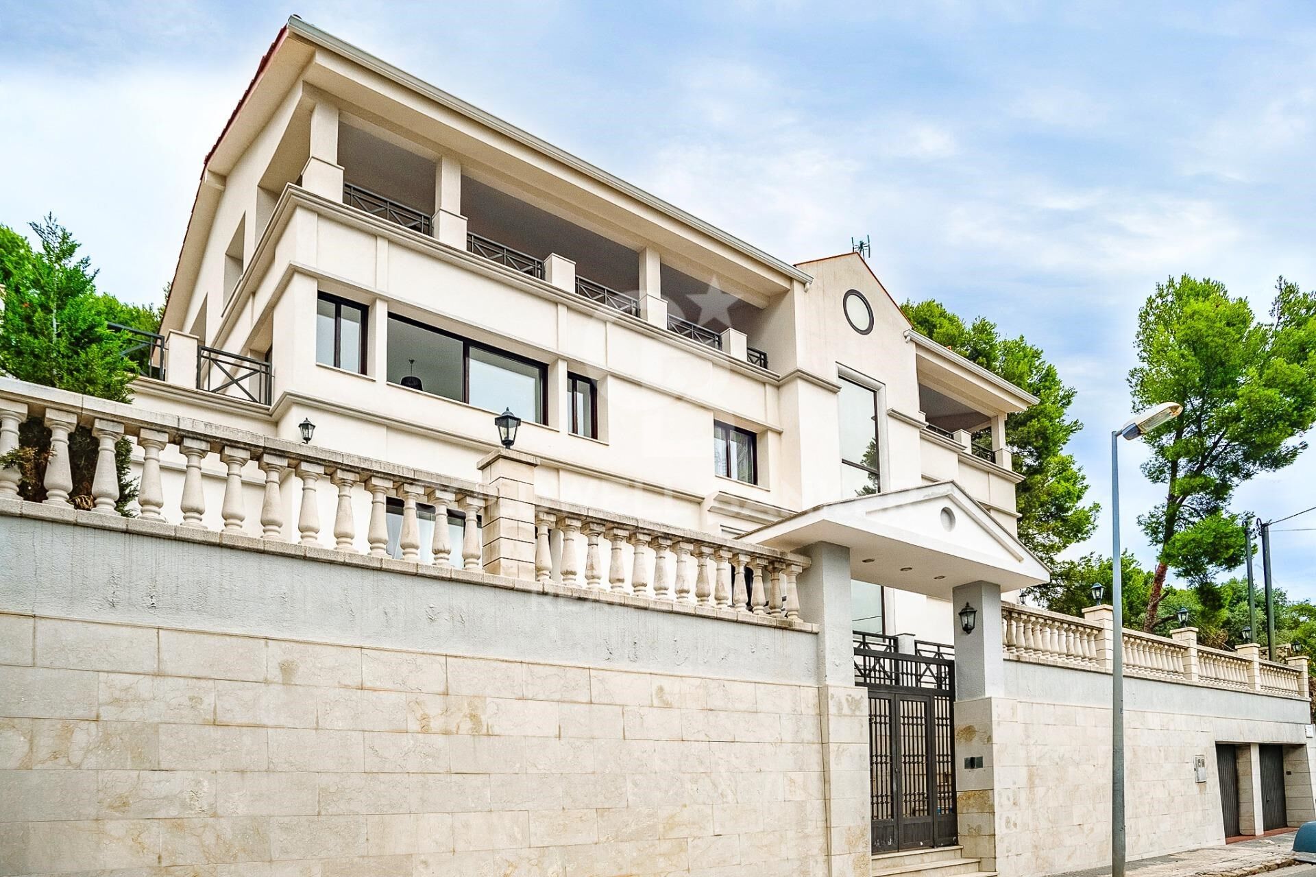 Chalet 9 Bedrooms Sale Castelldefels