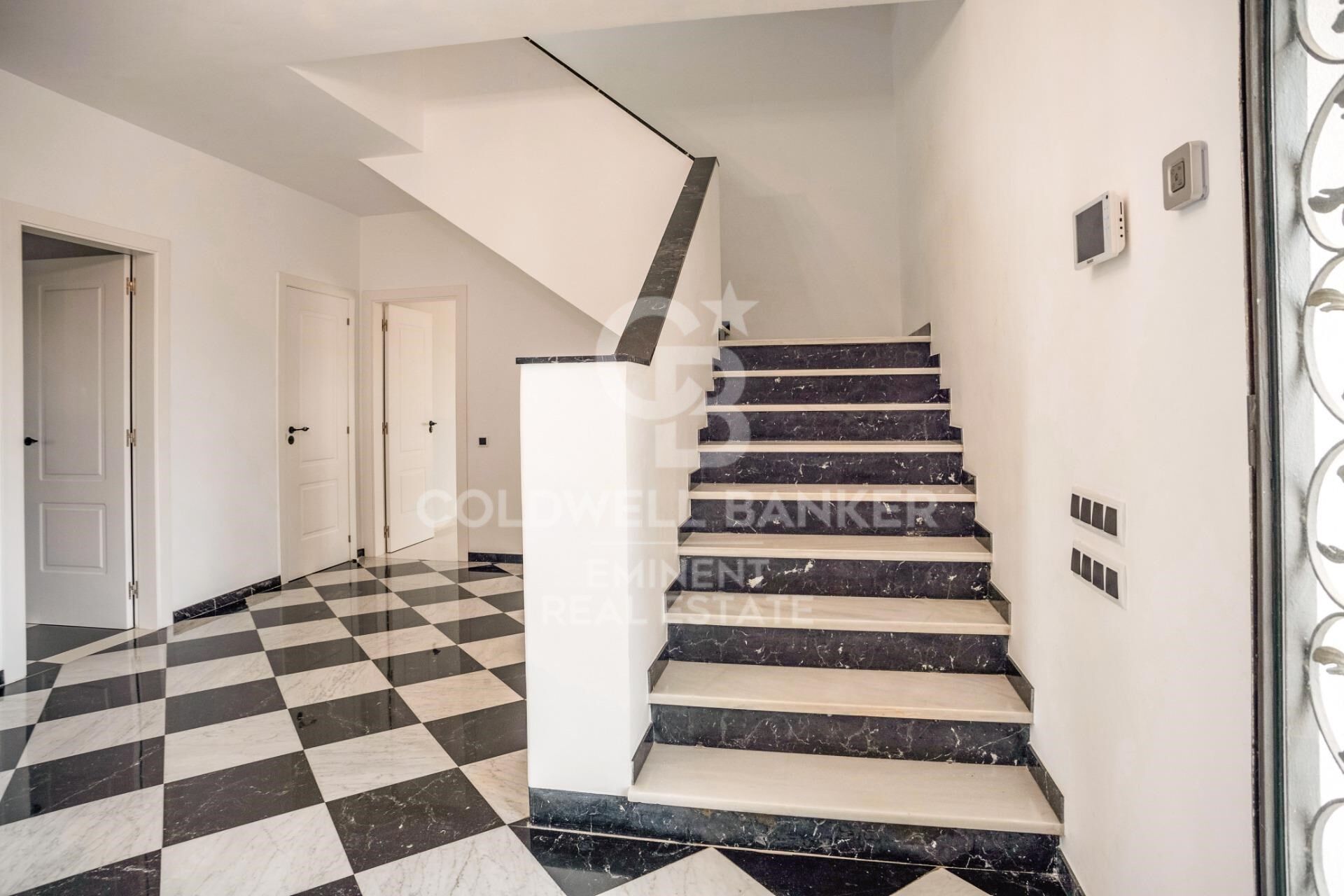 Chalet 9 Bedrooms Sale Castelldefels