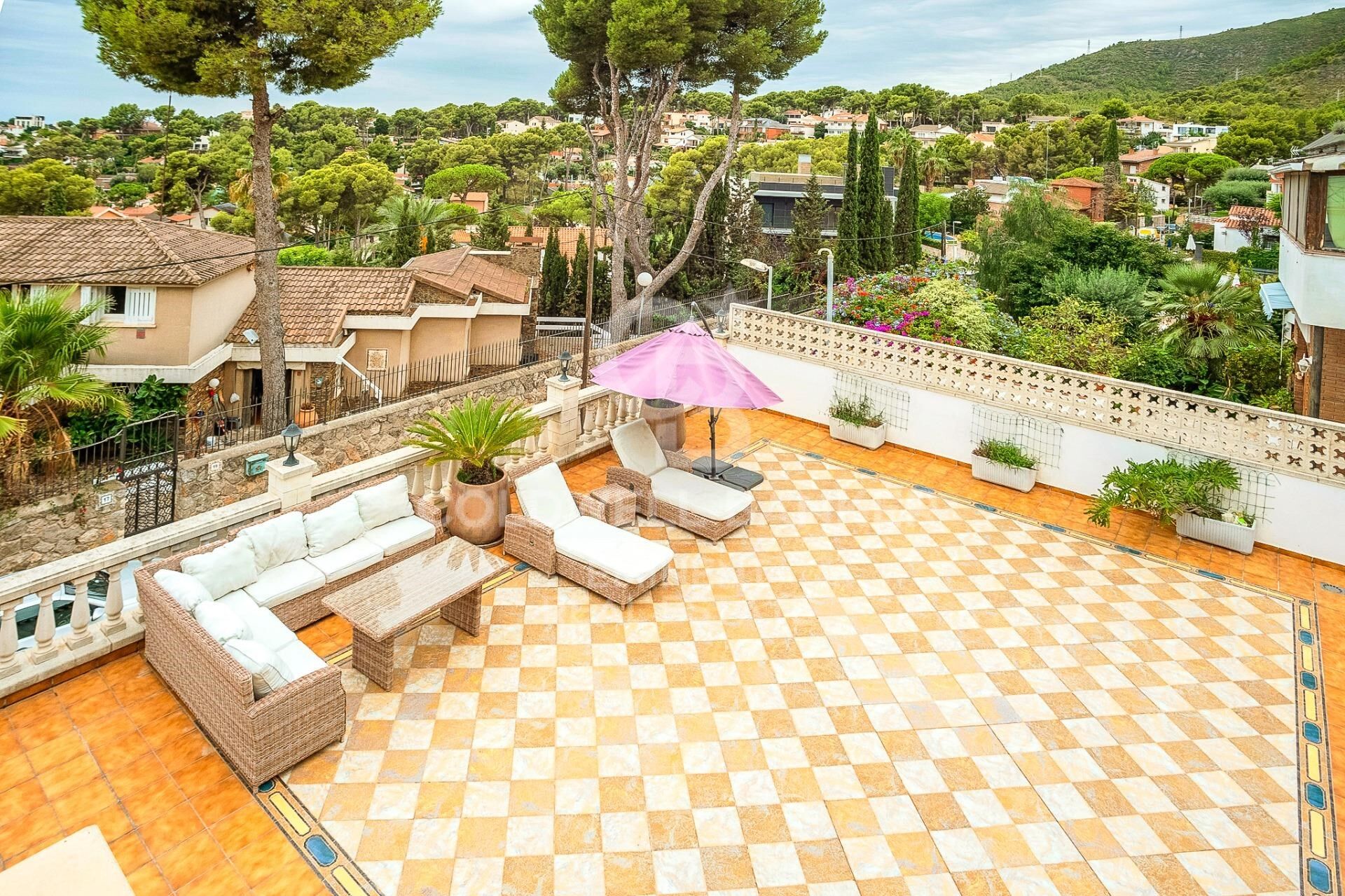 Chalet 9 Bedrooms Sale Castelldefels